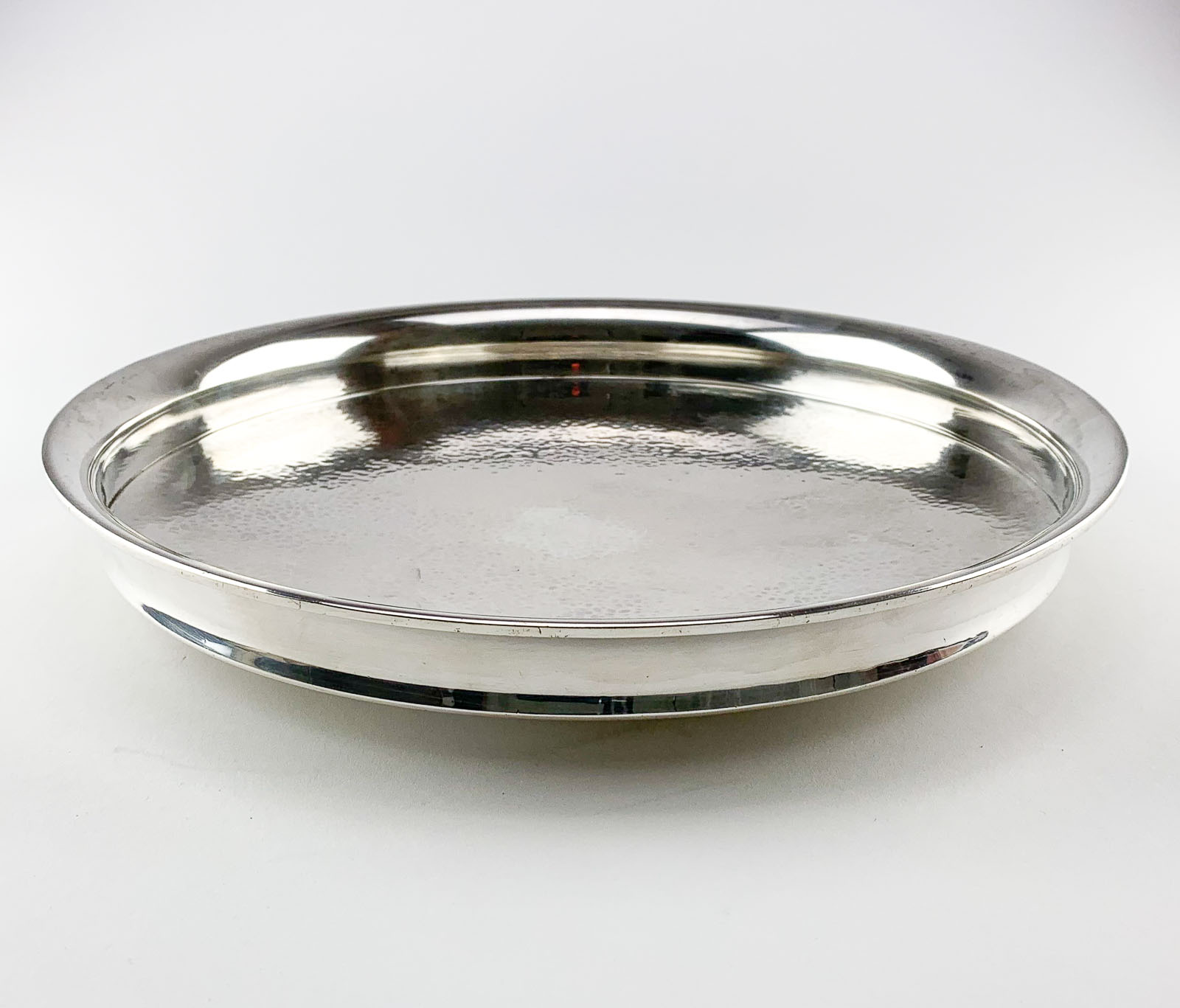 A Sterling silver dish, model TW 276, designed by Tapio Wirkkala in 1963. Executed by Kultakeskus Oy in 1965. 