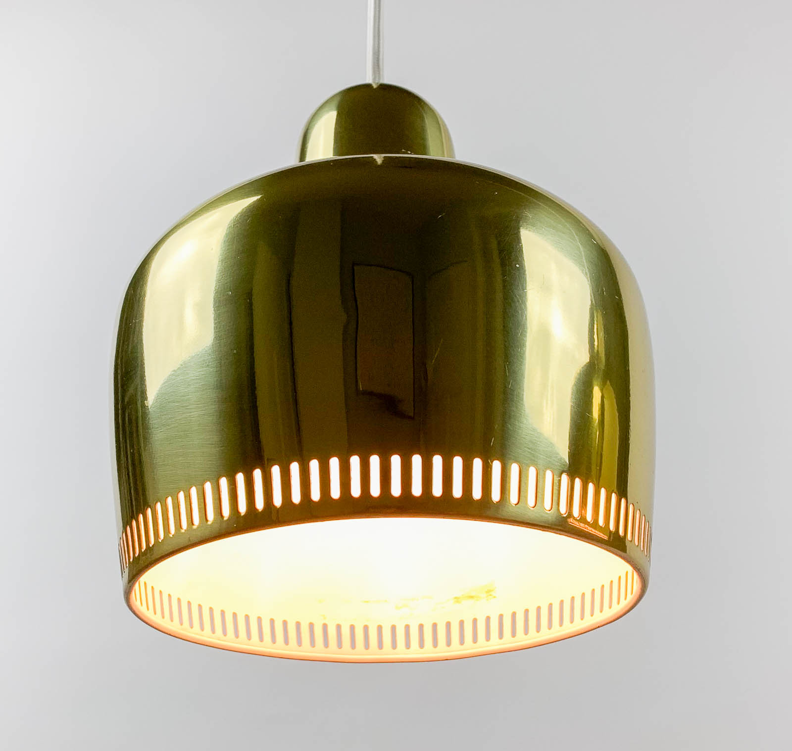 Alvar Aalto - A vintage pair of "Golden Bell" pendants - Louis Poulsen, Denmark 1960's