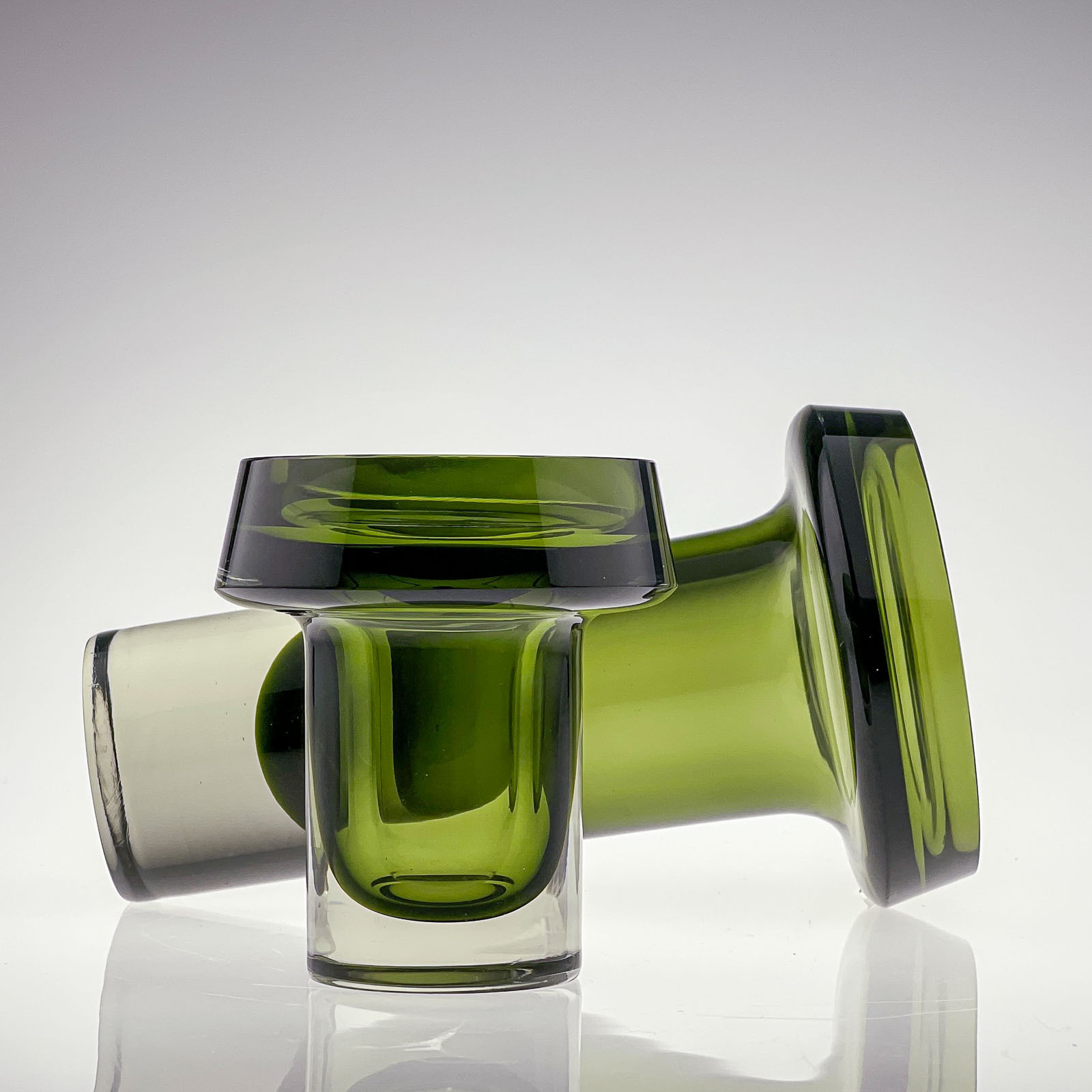 Kaj Franck – A matched set of moss-green Art-objects, model KF 260 – Nuutajärvi-Notsjö glassworks, 1960