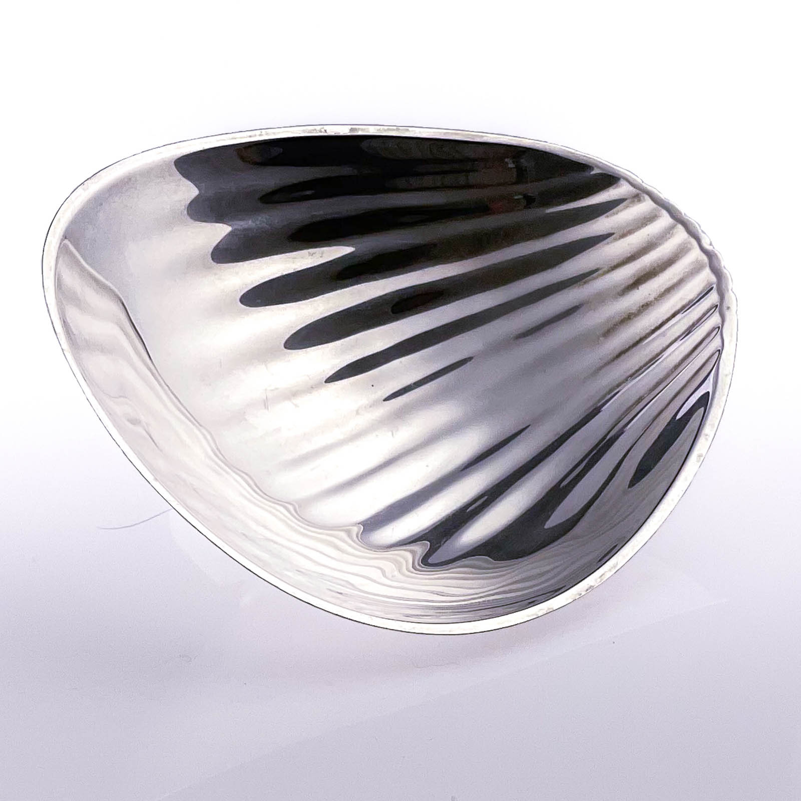 Tapio Wirkkala - Silver bowl in the shape of stylised seashell - Hopeatehdas Oy, Finland 1960