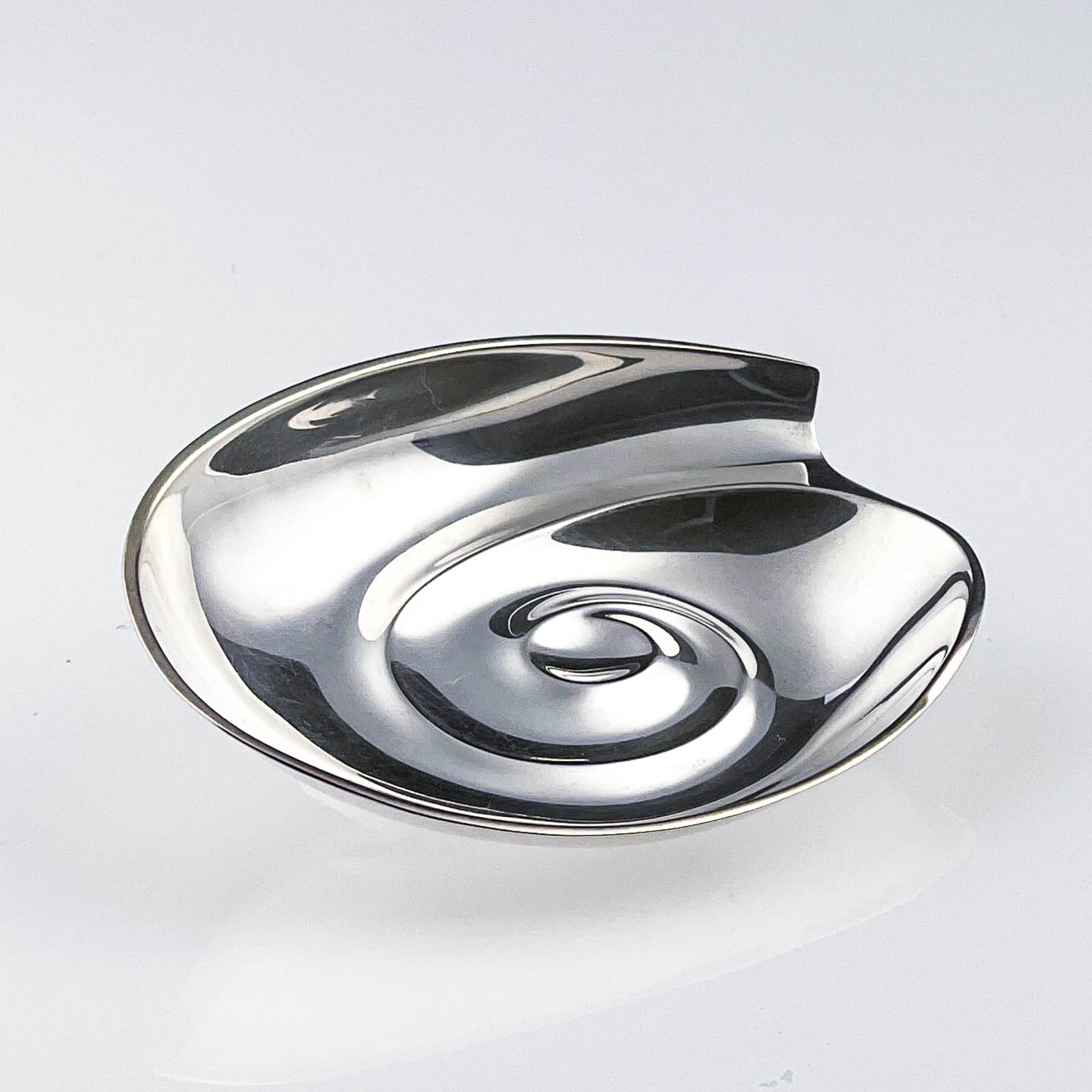 Tapio Wirkkala - Sterling silver spiraled bowl, model TW 111 - Kultakeskus, Finland 1959