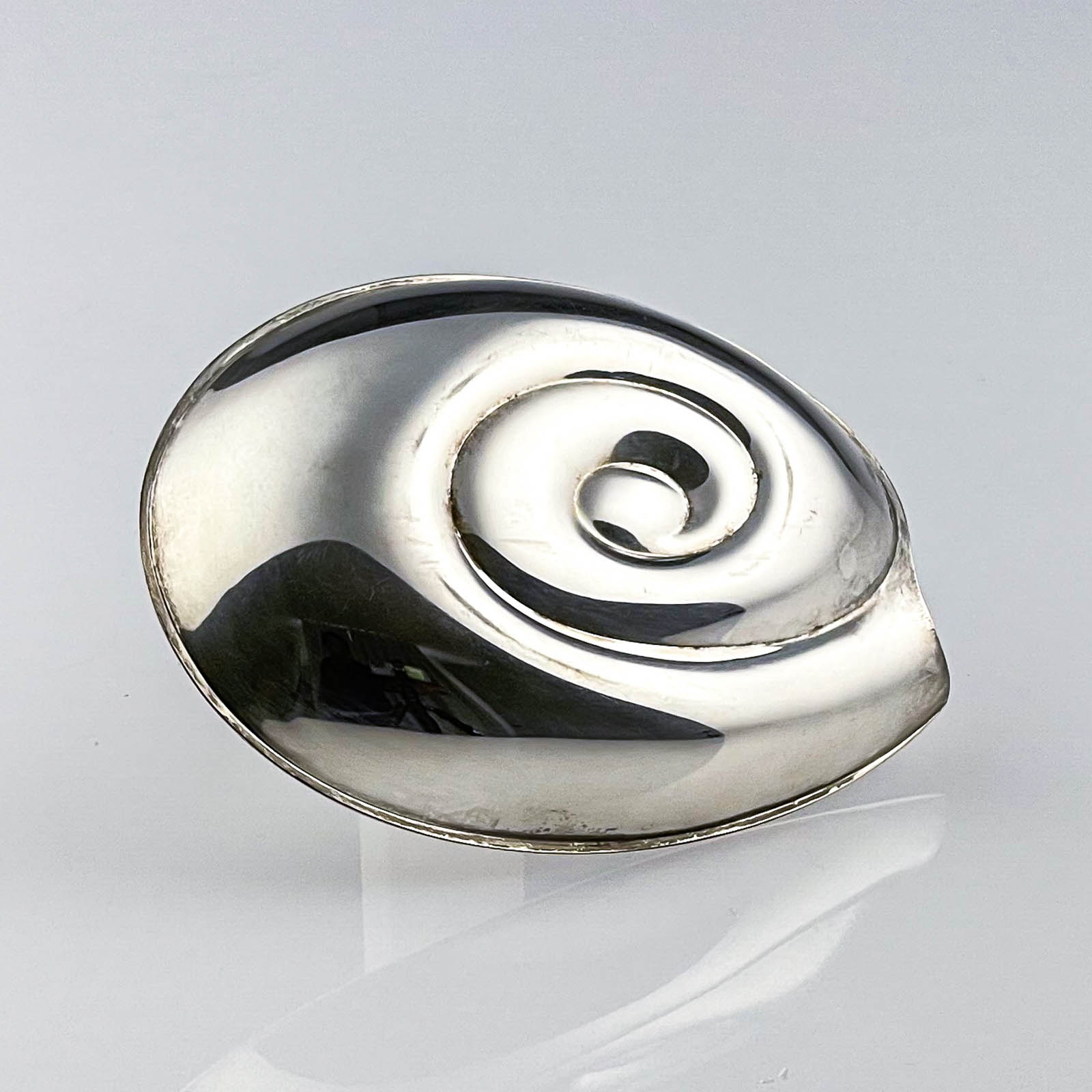 Tapio Wirkkala - Sterling silver spiraled bowl, model TW 111 - Kultakeskus, Finland 1959