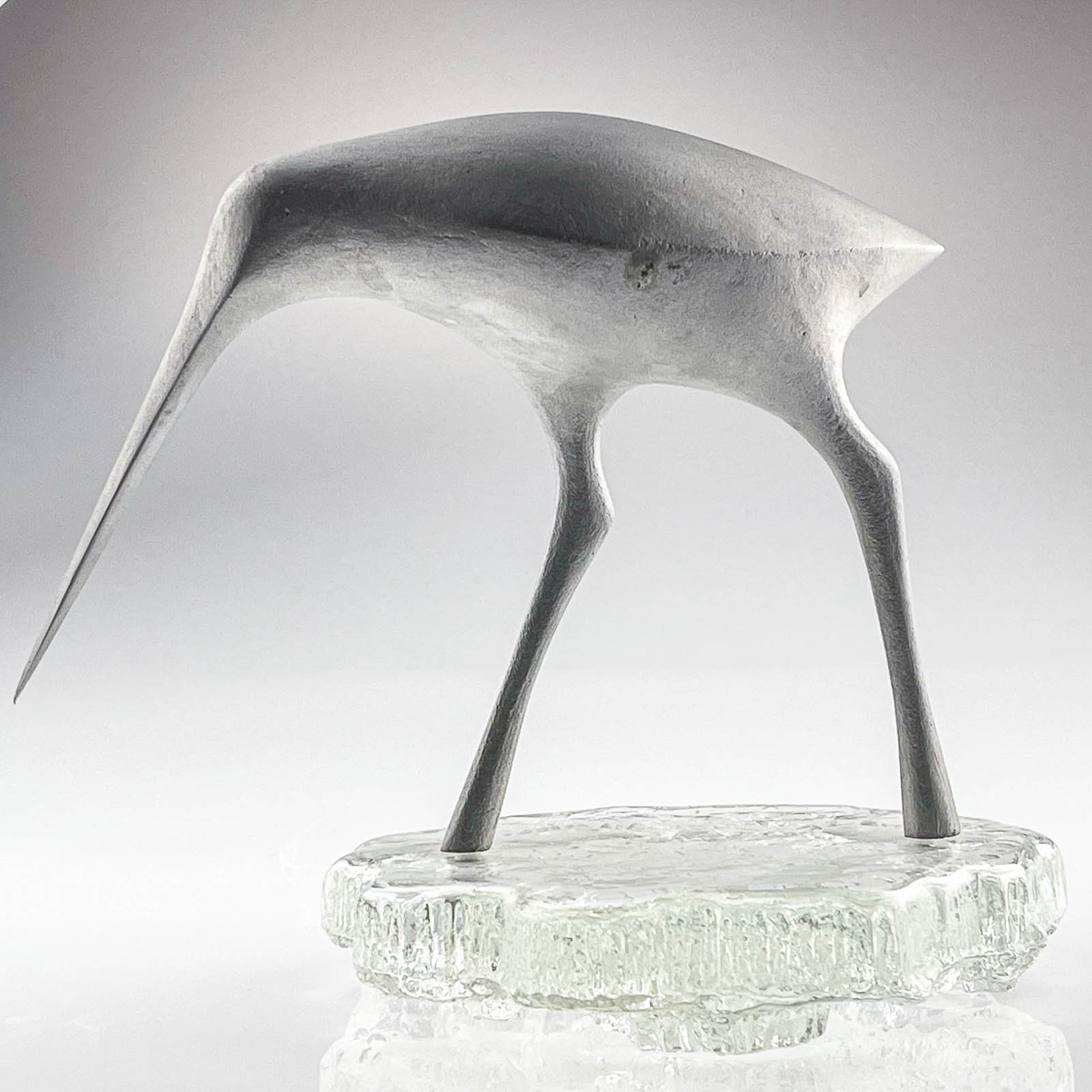 Tapio Wirkkala - sculpture of a bird "Suokurppa" on a glass stand, model TW 513 - Kultakeskus / Iittala, Finland ca. 1975