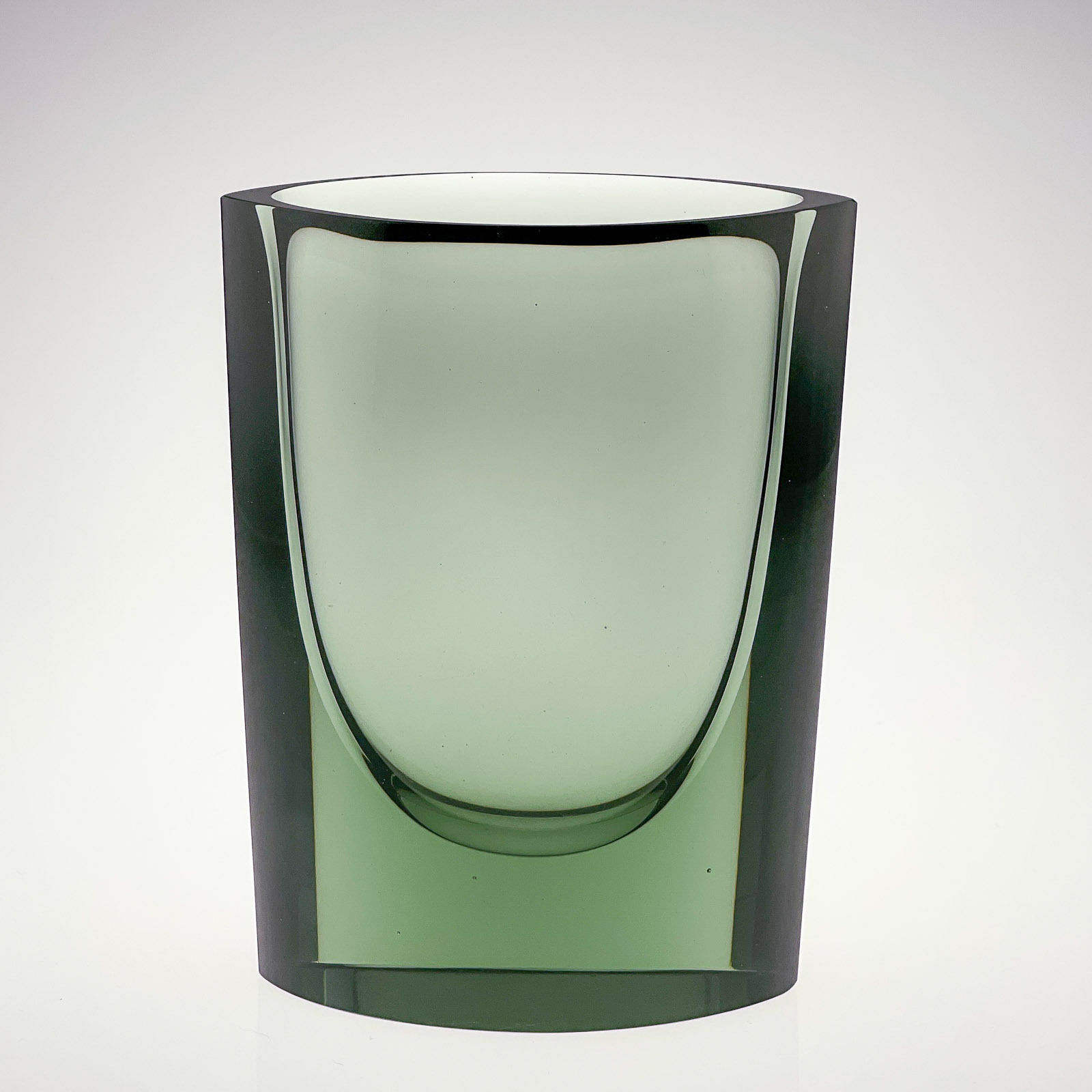 Kaj Franck - Green glass art-object, model N407 - Nuutajärvi-Notsjö Finland, 1967