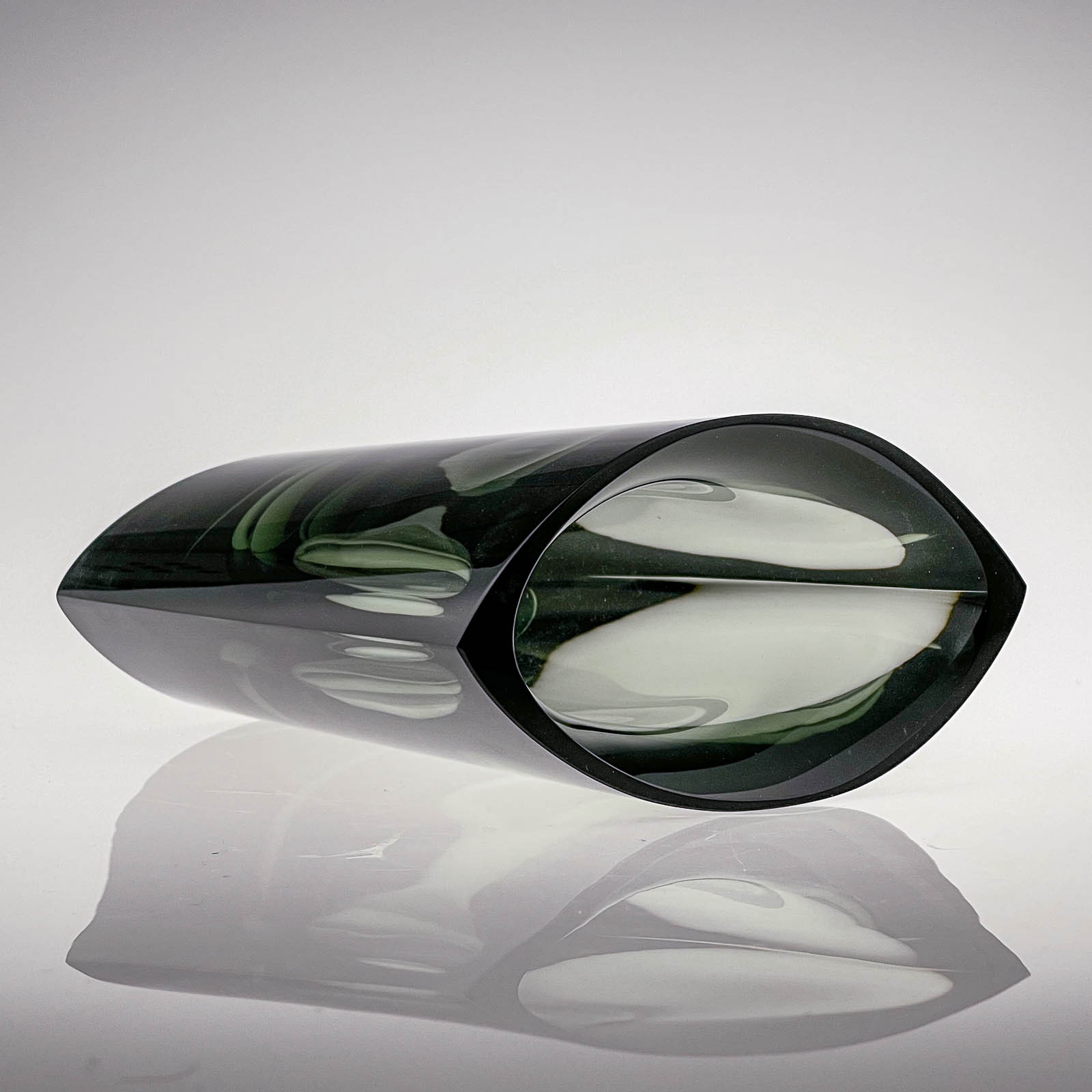 Kaj Franck - Green glass art-object, model N407 - Nuutajärvi-Notsjö Finland, 1967