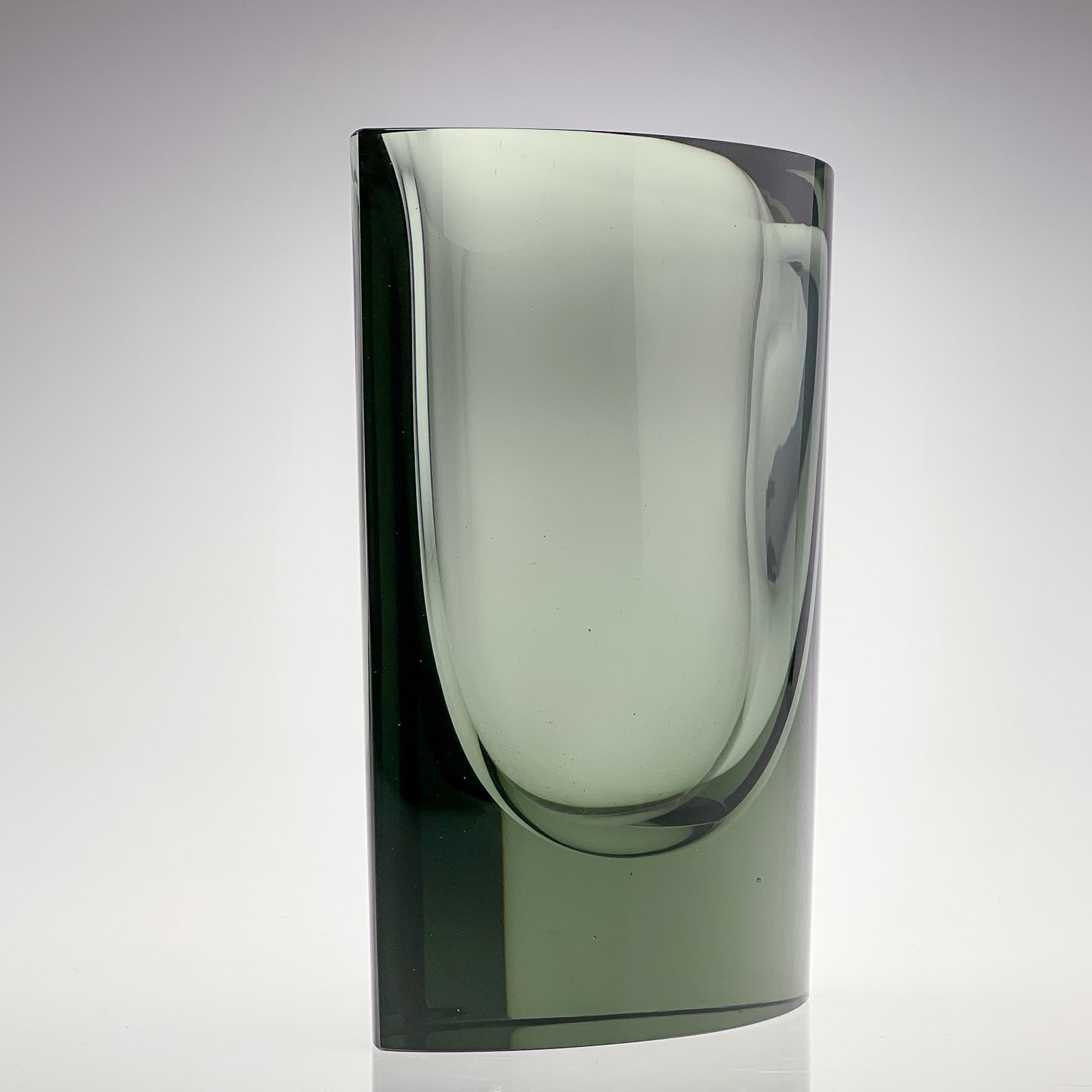 Kaj Franck - Green glass art-object, model N407 - Nuutajärvi-Notsjö Finland, 1967