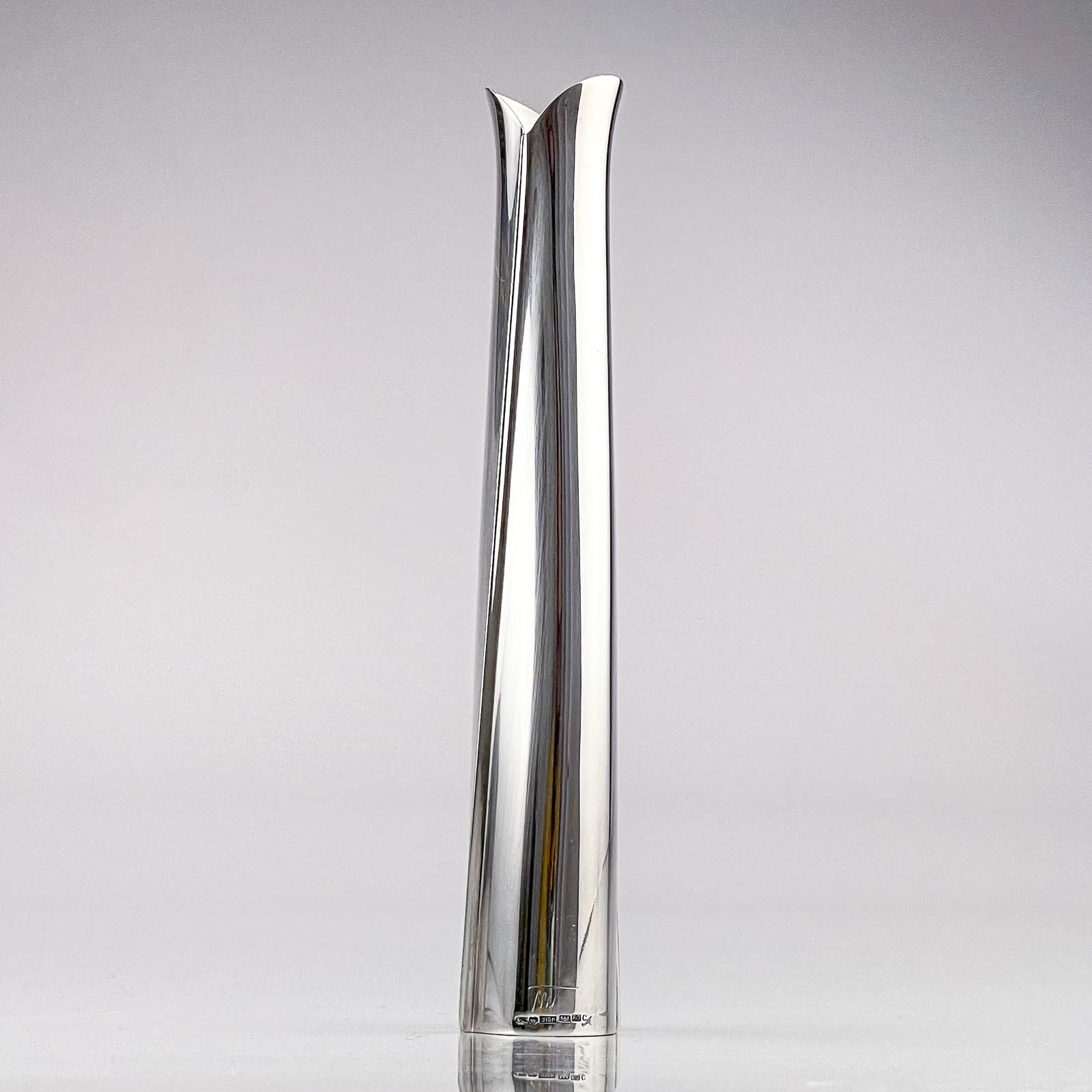 Tapio Wirkkala - A Sterling Silver flower vase, model TW 36 - Kultakeskus, Finland 1959