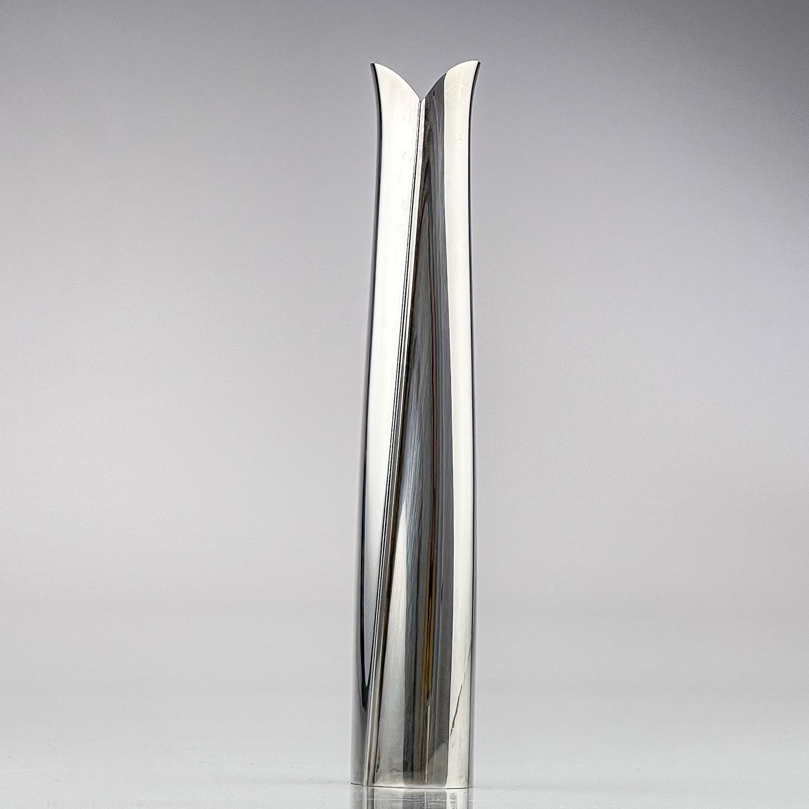 Tapio Wirkkala - A Sterling Silver flower vase, model TW 36 - Kultakeskus, Finland 1959