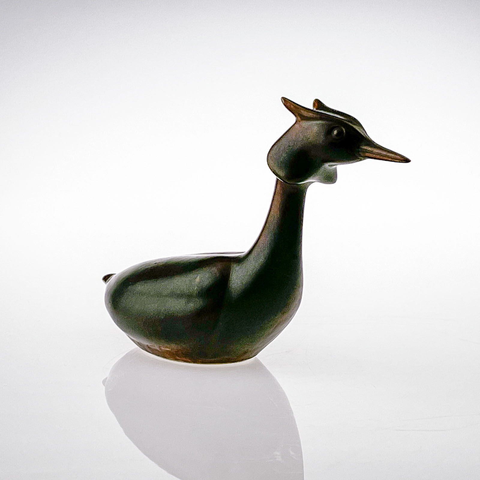 Gunnar Nylund - A glazed stoneware sculpture of a waterbird - Rörstrand Sweden, ca. 1955