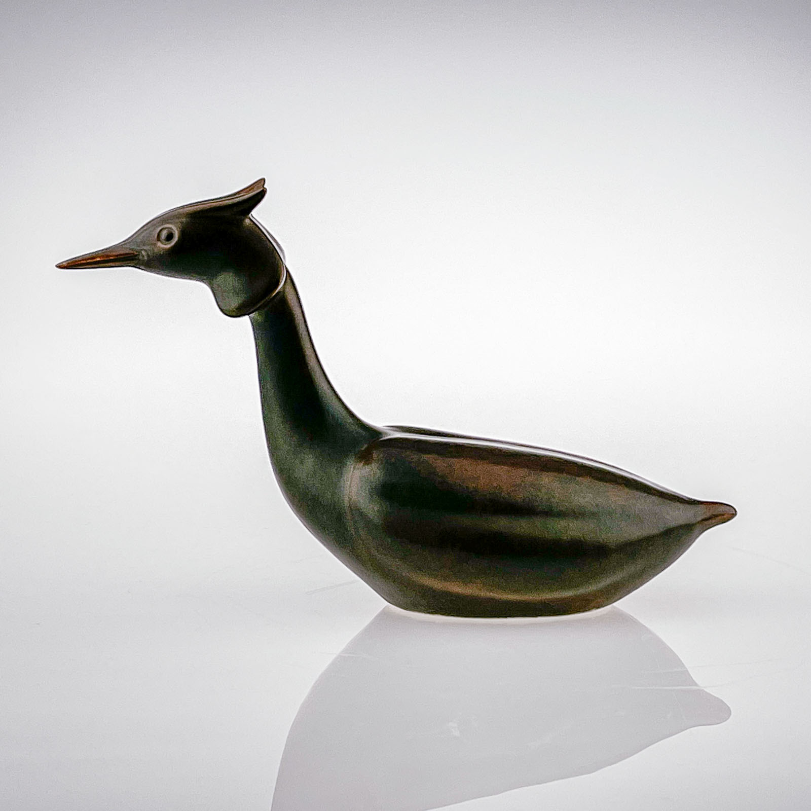 Gunnar Nylund - A glazed stoneware sculpture of a waterbird - Rörstrand Sweden, ca. 1955