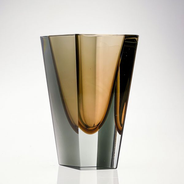 Kaj Franck - A glass Art-object "Prisma", model KF 215 in brown and grey hues - Nuutajärvi-Notsjö Finland circa 1965