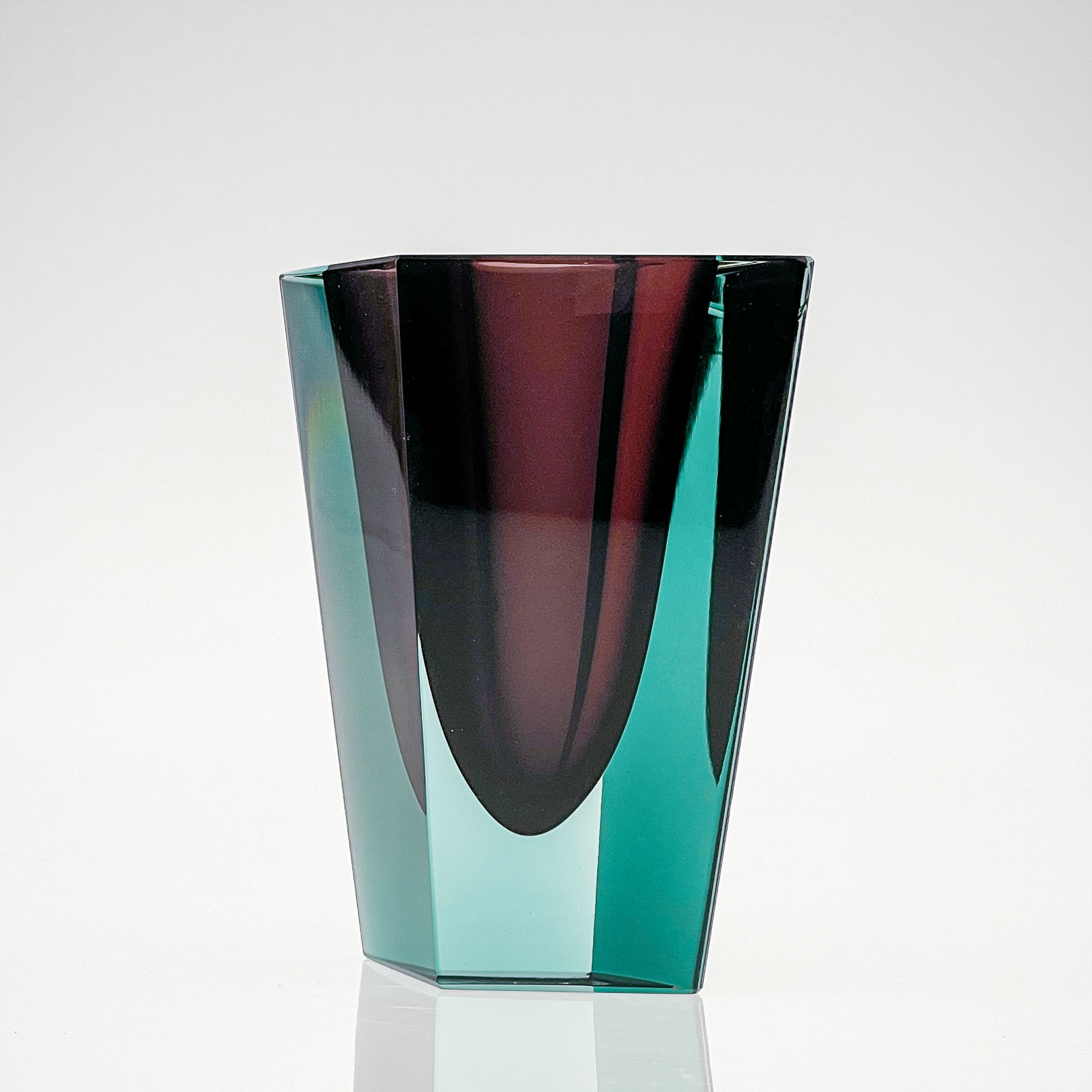 Kaj Franck - A glass Art-object "Prisma", model KF 215 in purple and turqoise hues - Nuutajärvi-Notsjö Finland 1957