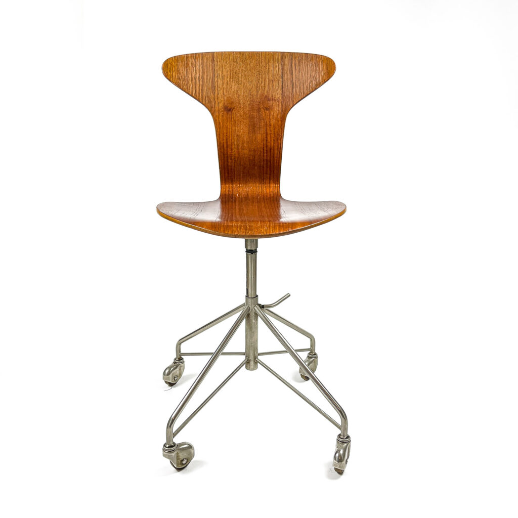Arne Jacobsen - A "Mosquito" Office Swifel Chair, model 3115 - Fritz Hansen, Denmark 1950's