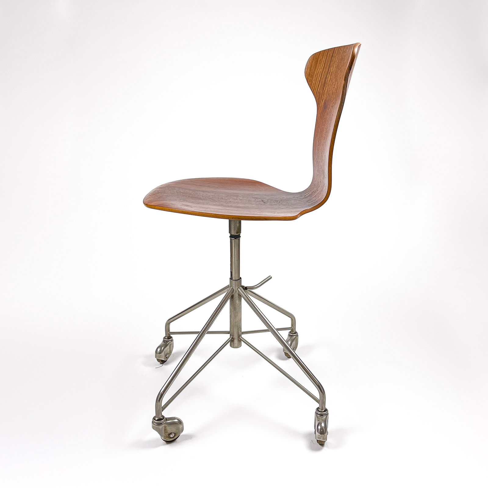 Arne Jacobsen - A "Mosquito" Office Swifel Chair, model 3115 - Fritz Hansen, Denmark 1950's