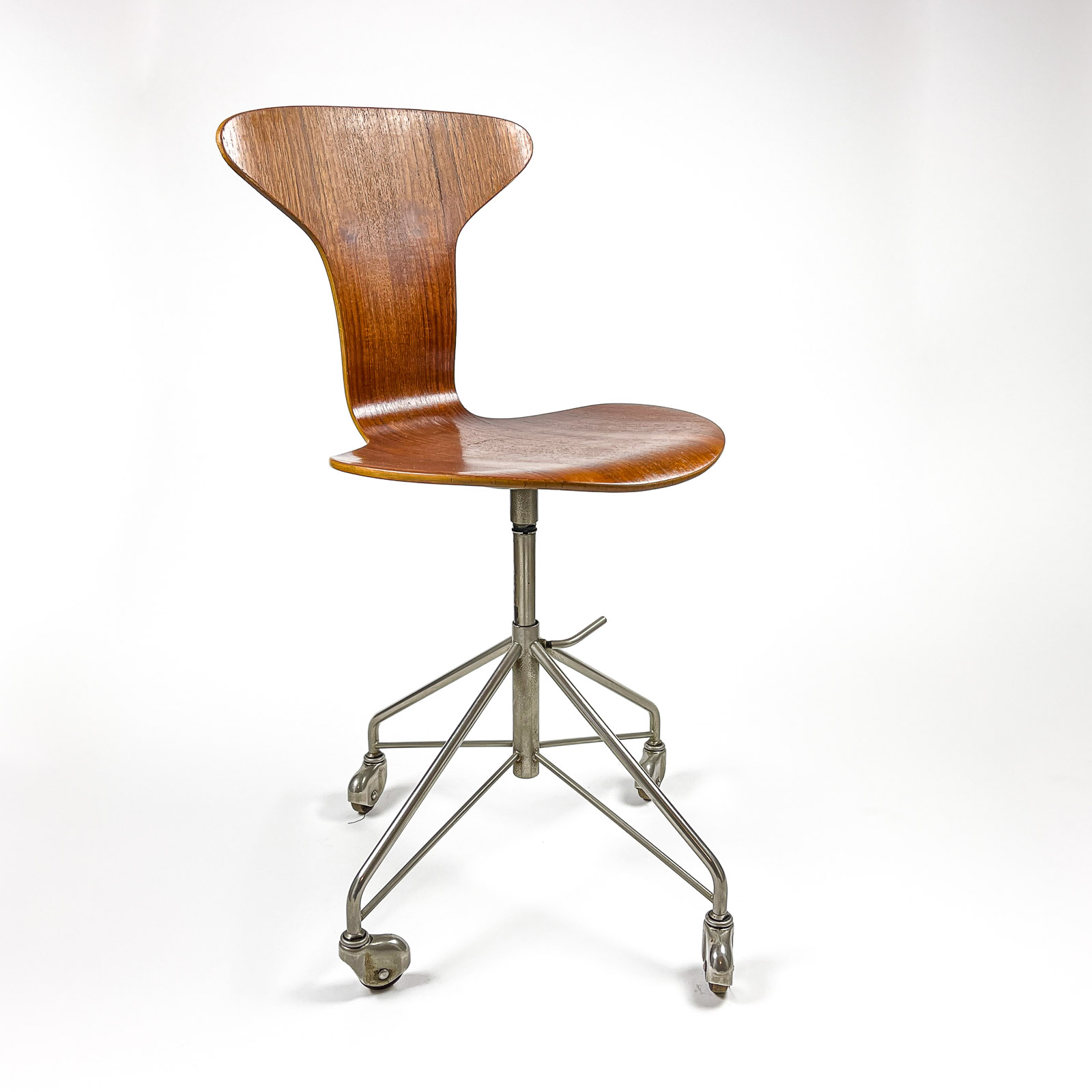 Arne Jacobsen - A "Mosquito" Office Swifel Chair, model 3115 - Fritz Hansen, Denmark 1950's