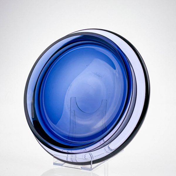 Tapio Wirkkala - A Neosin coloured glass art-object / dish, Model 3320 - Iittala, Finland circa 1967