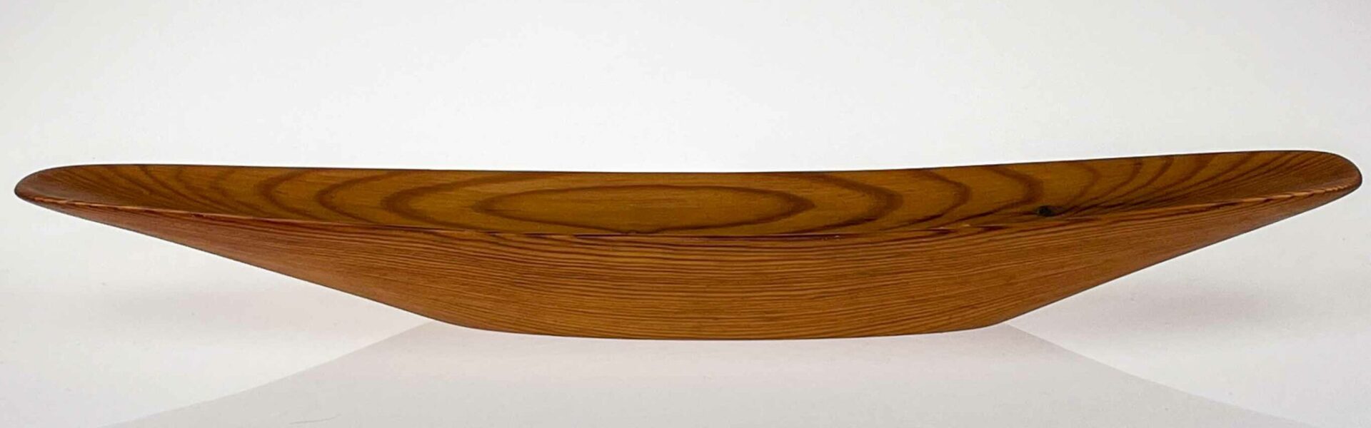 Sakari Pykälä - A unique handcarved pinewood dish - Finland circa 1960