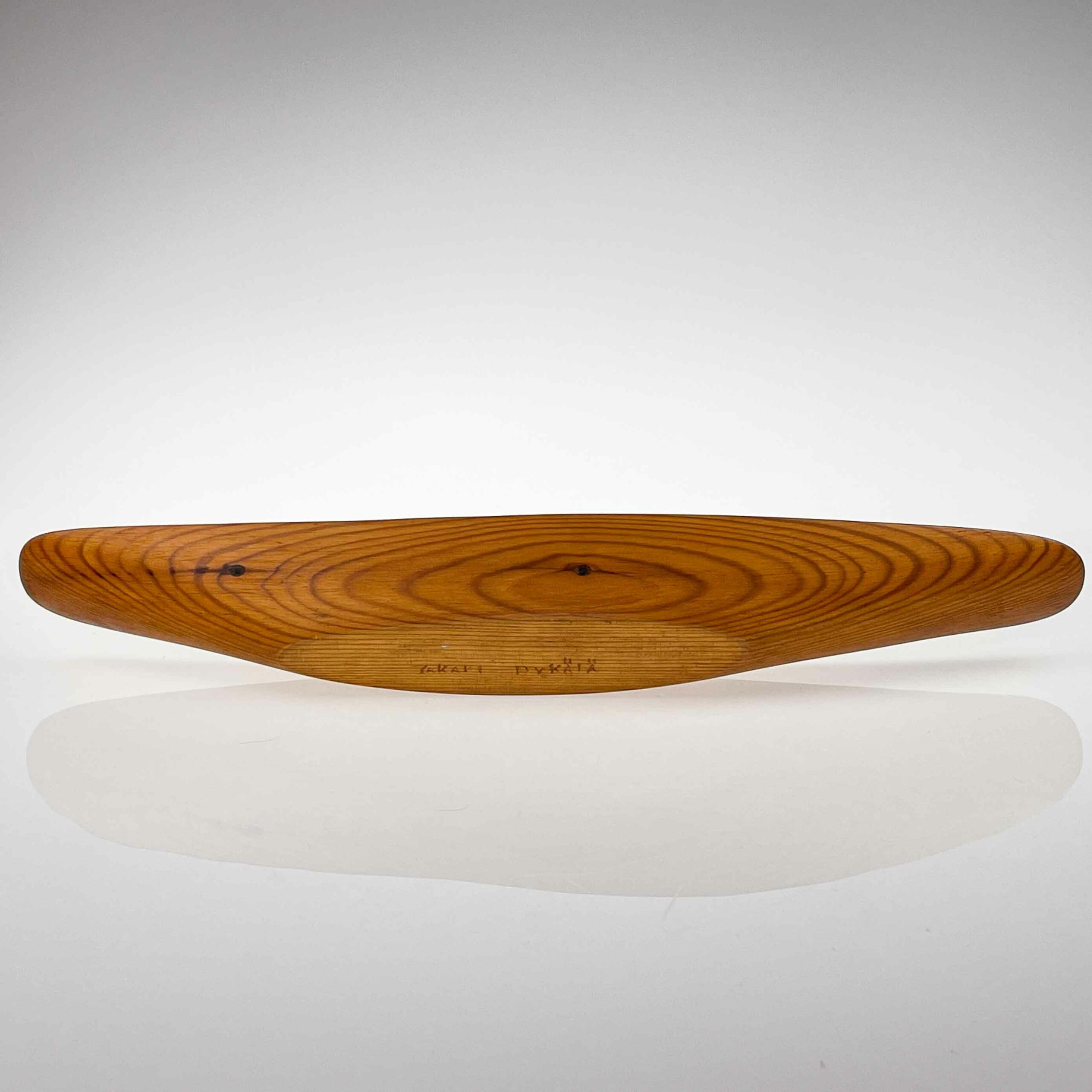 Sakari Pykälä - A unique handcarved pinewood dish - Finland circa 1960