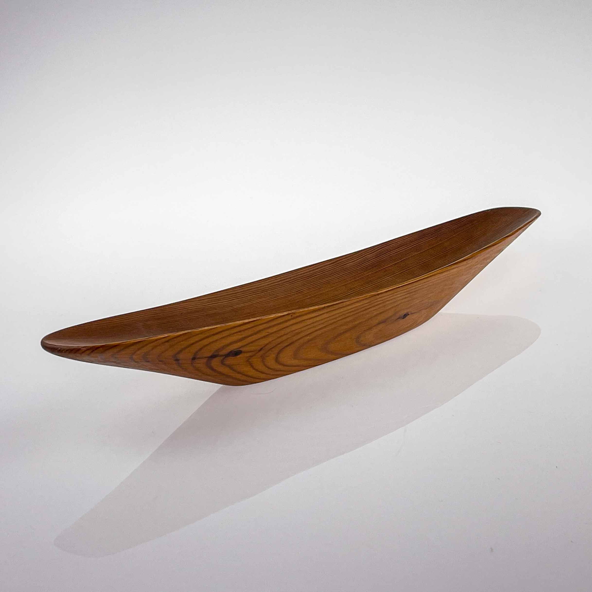 Sakari Pykälä - A unique handcarved pinewood dish - Finland circa 1960