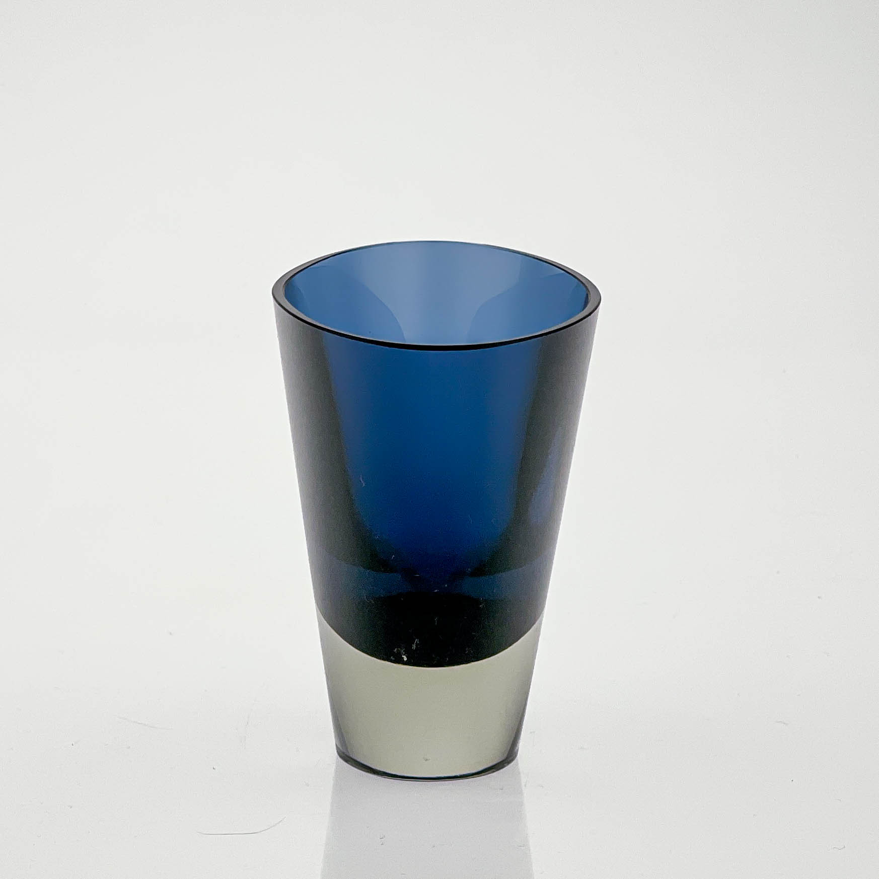 Kaj Franck - Clear and blue glass art-object, model KF234 - Nuutajärvi-Notsjö Finland 1962