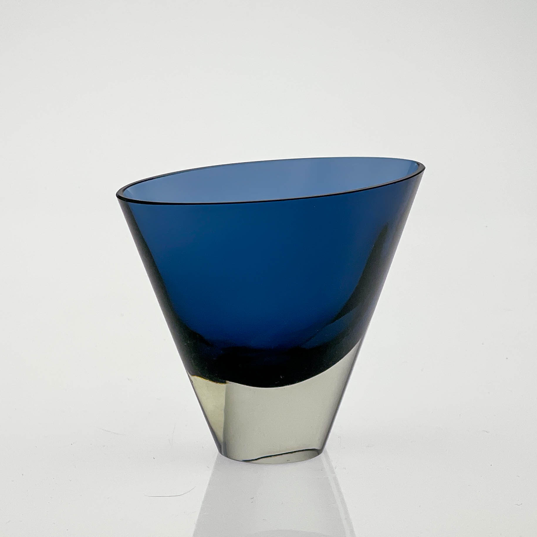 Kaj Franck - Clear and blue glass art-object, model KF234 - Nuutajärvi-Notsjö Finland 1962