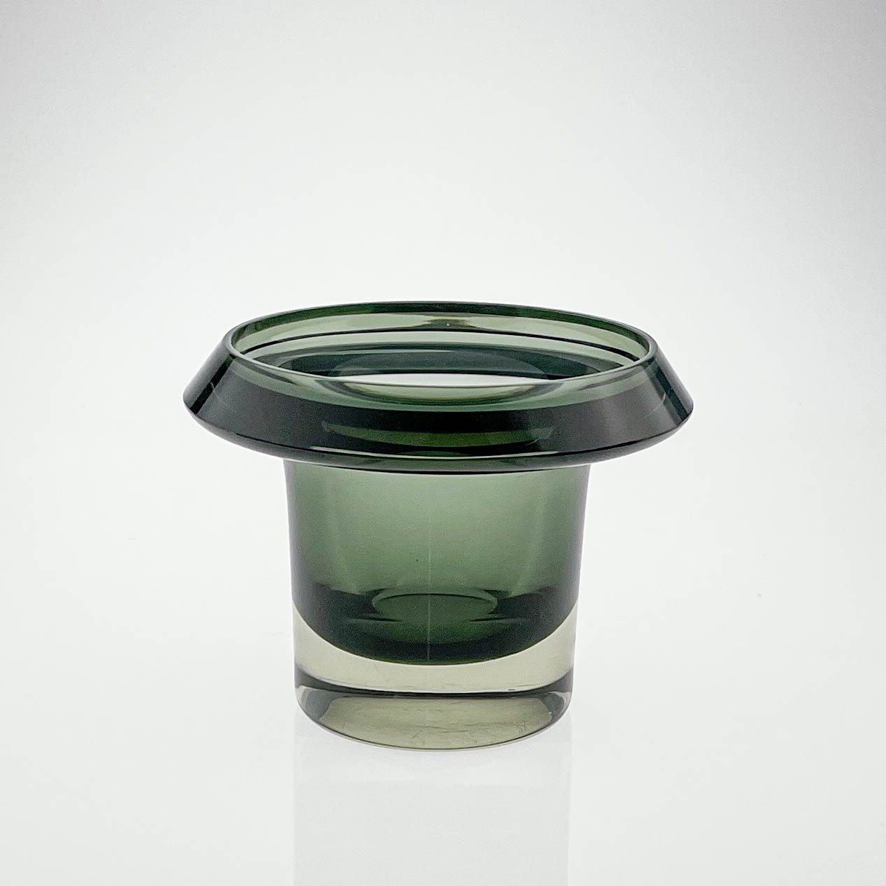 Kaj Franck - A grey-green cased glass Art-Object, Model KF260- Nuutajärvi-Notsjö, Finland 1962