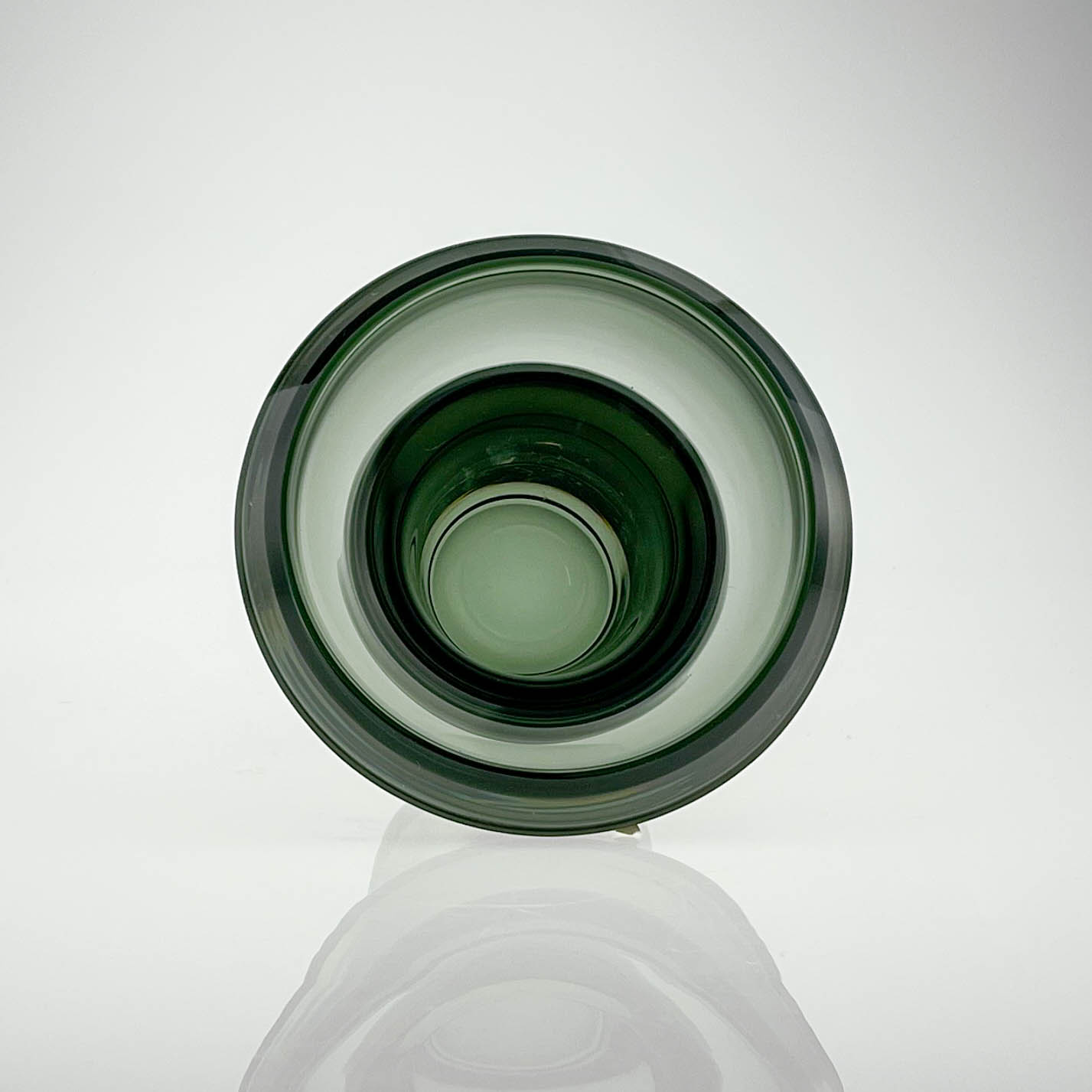 Kaj Franck - A grey-green cased glass Art-Object, Model KF260- Nuutajärvi-Notsjö, Finland 1962