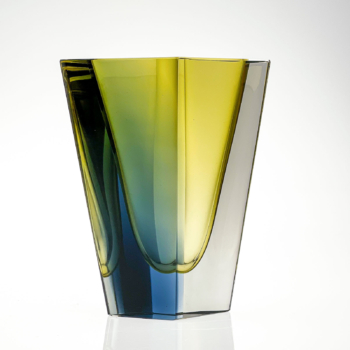 Kaj Franck – A glass Art-object “Prisma”, model KF215 in yellow and blue hues – Nuutajärvi-Notsjö, Finland 1963