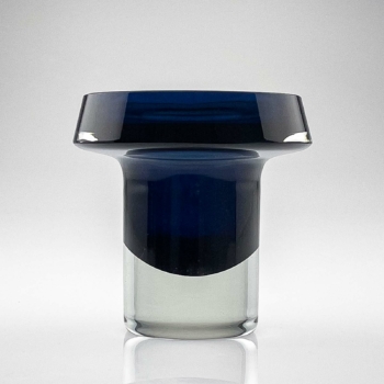 Kaj Franck – A sapphire-blue cased glass Art-Object, Model KF260- Nuutajärvi-Notsjö, Finland 1963