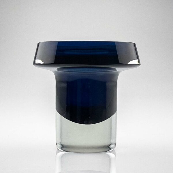 Kaj Franck - A sapphire-blue cased glass Art-Object, Model KF260- Nuutajärvi-Notsjö, Finland 1963