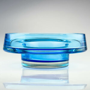 Kaj Franck - A large topaz-blue and clear glass art-object, model KF261 - Nuutajärvi-Notsjö Finland circa 1965