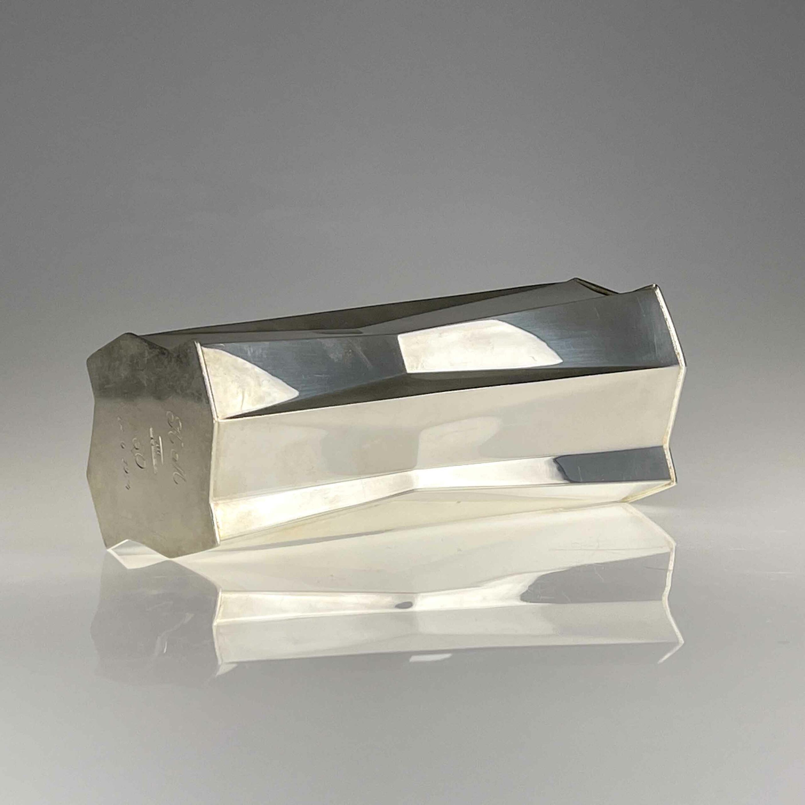 Tapio Wirkkala TW226 - Van Kerkhoff Art (16 van 17) Tapio Wirkkala - A rare Sterling silver vase, model TW226, Handmade to Order - Kultakeskus, Finland 1971