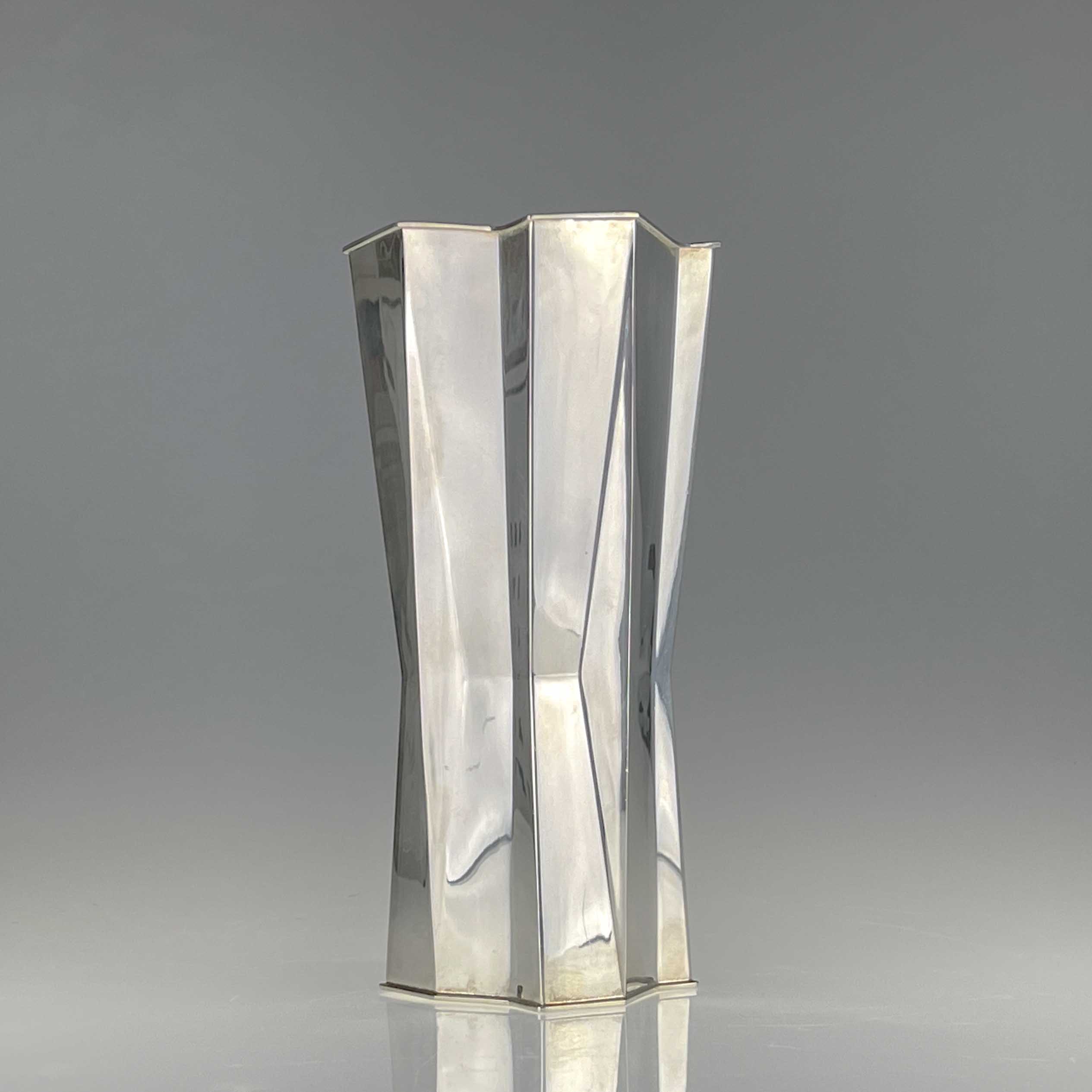 Tapio Wirkkala Sterling silver vase, model TW226 - van Kerkhoff Art