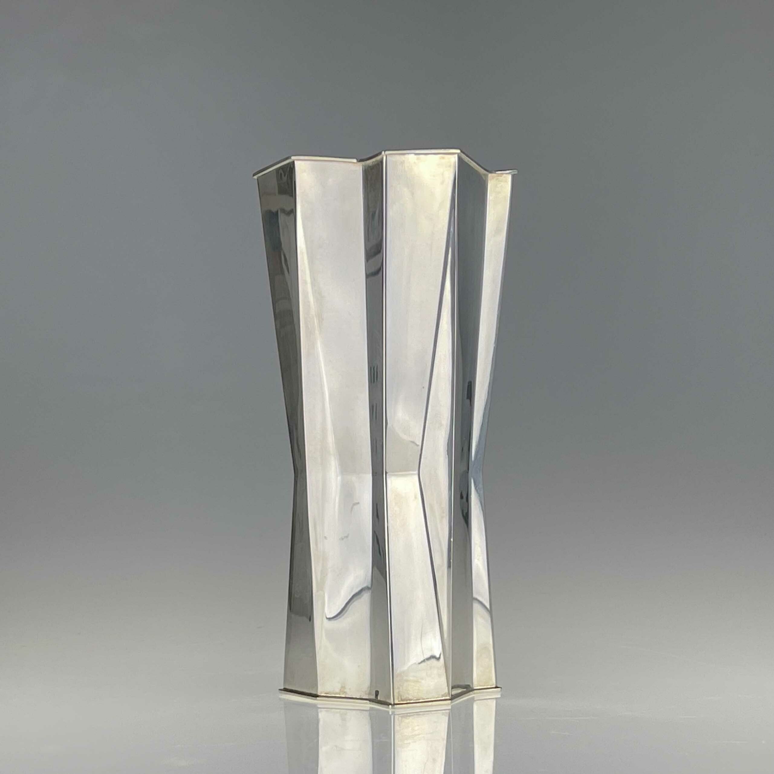 Tapio Wirkkala - A rare Sterling silver vase, model TW226, Handmade to Order - Kultakeskus, Finland 1971