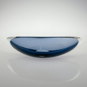 Kaj Franck – A blue and clear glass Art-Object “Lansetti” (Lancet), Model KF218- Nuutajärvi-Notsjö, Finland 1963