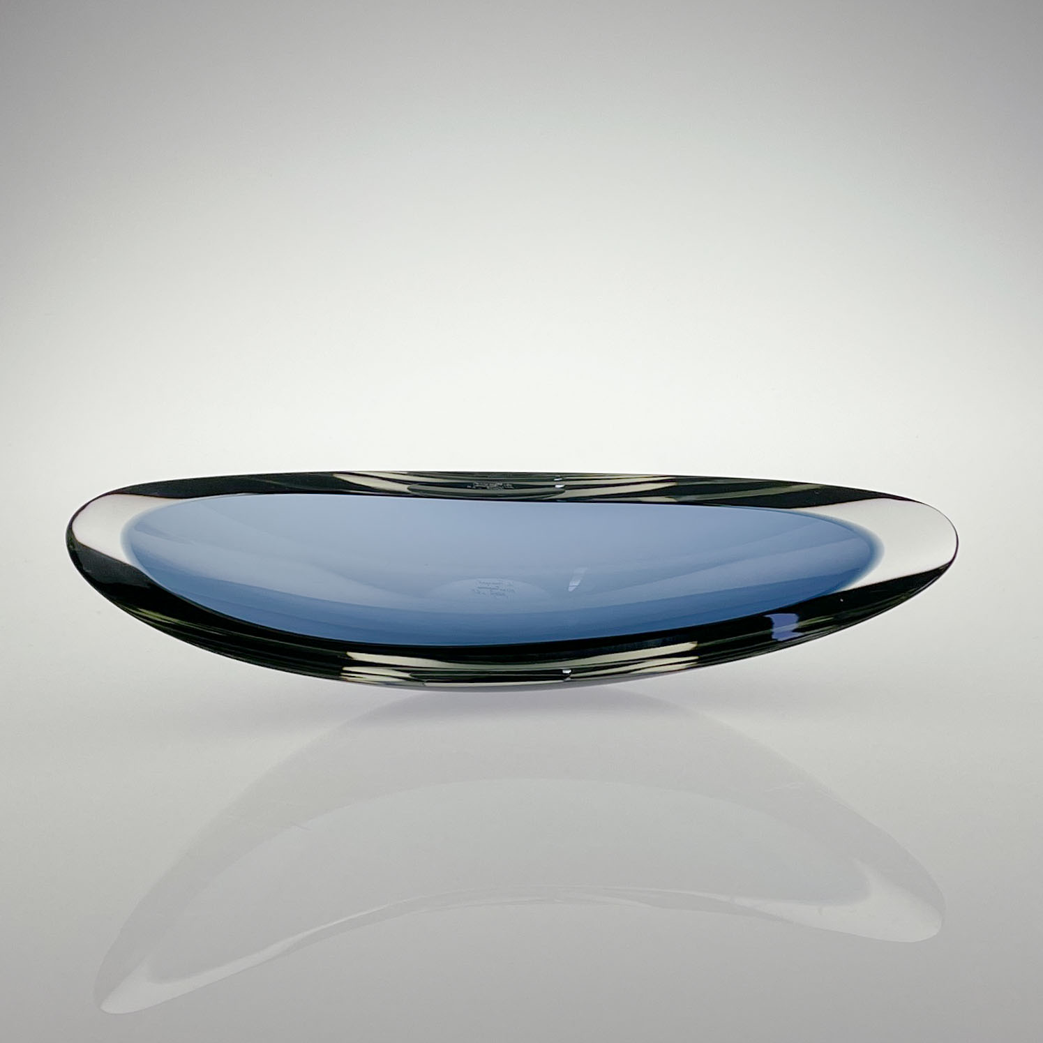 Kaj Franck - Blue and clear glass art-object "Lansetti" (Lancet), model KF218 - Nuutajärvi-Notsjö, Finland 1963