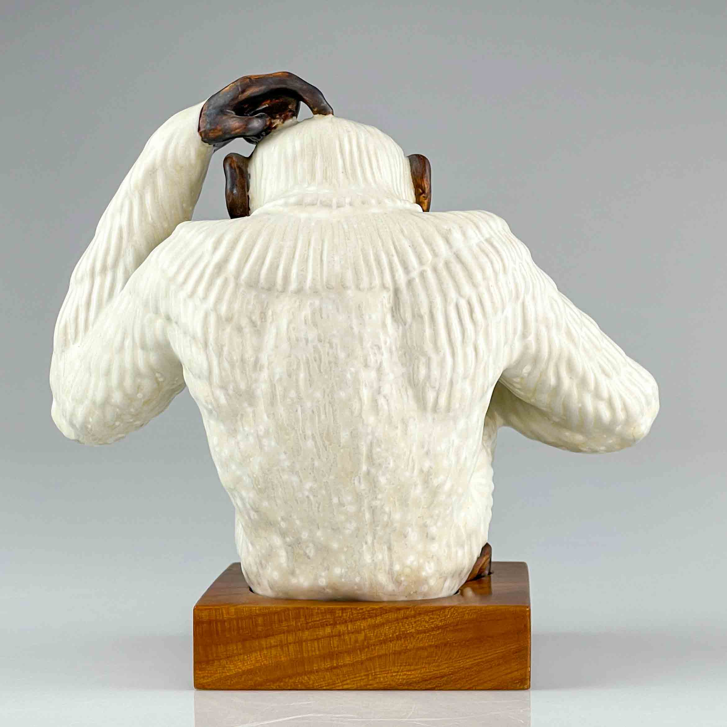 Gunnar Nylund - A glazed stoneware sculpture of a Monkey - Rörstrand Sweden, ca. 1955