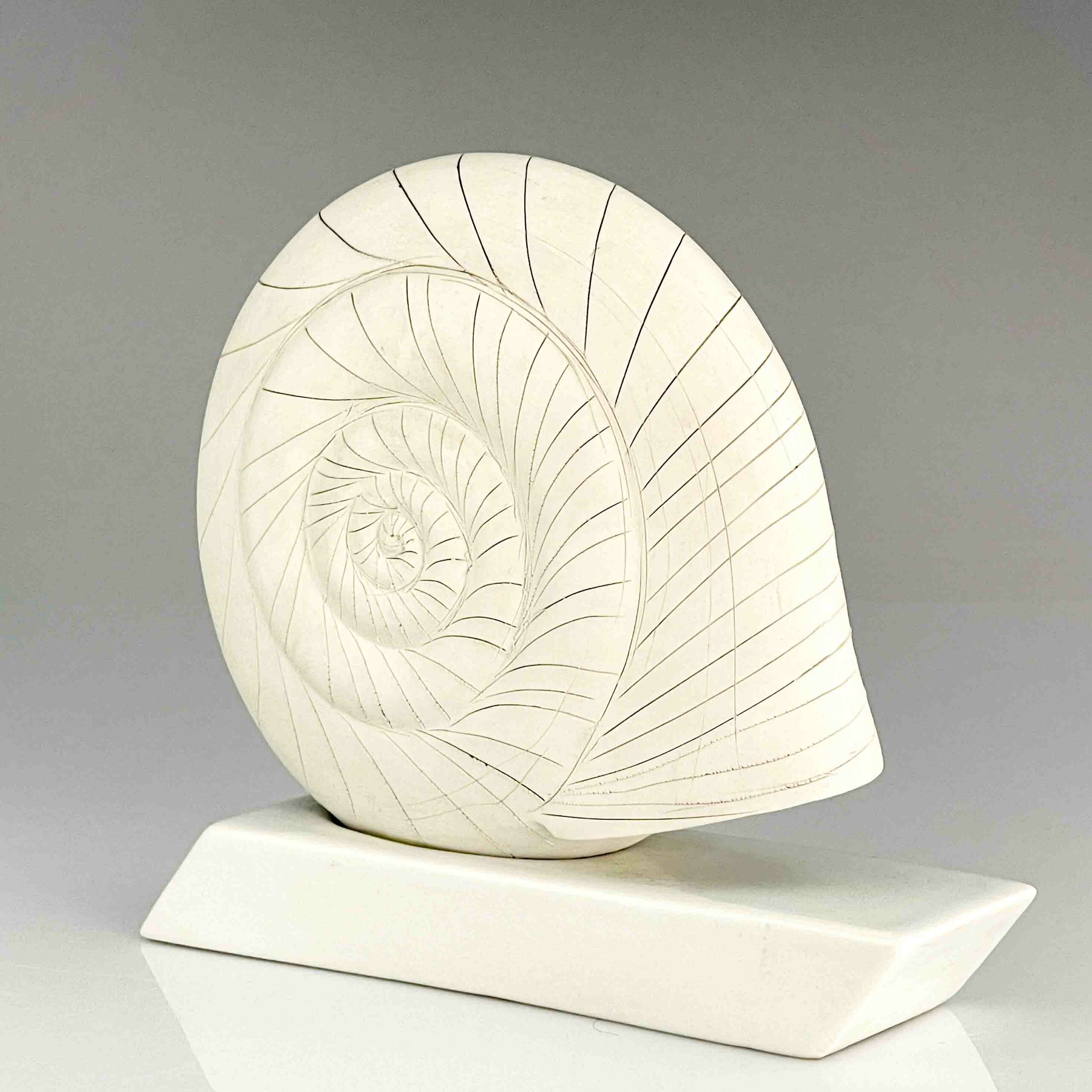 Gunvor Olin-Grönqvist - A unique stoneware sculpture of a snail shell on a glazed base - Arabia Finland ca. 1980