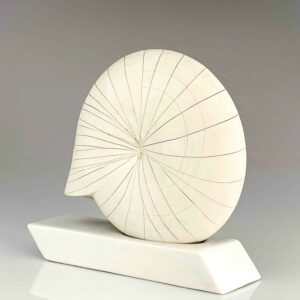 Gunvor Olin-Grönqvist - A unique stoneware sculpture of a snail shell on a glazed base - Arabia Finland ca. 1980