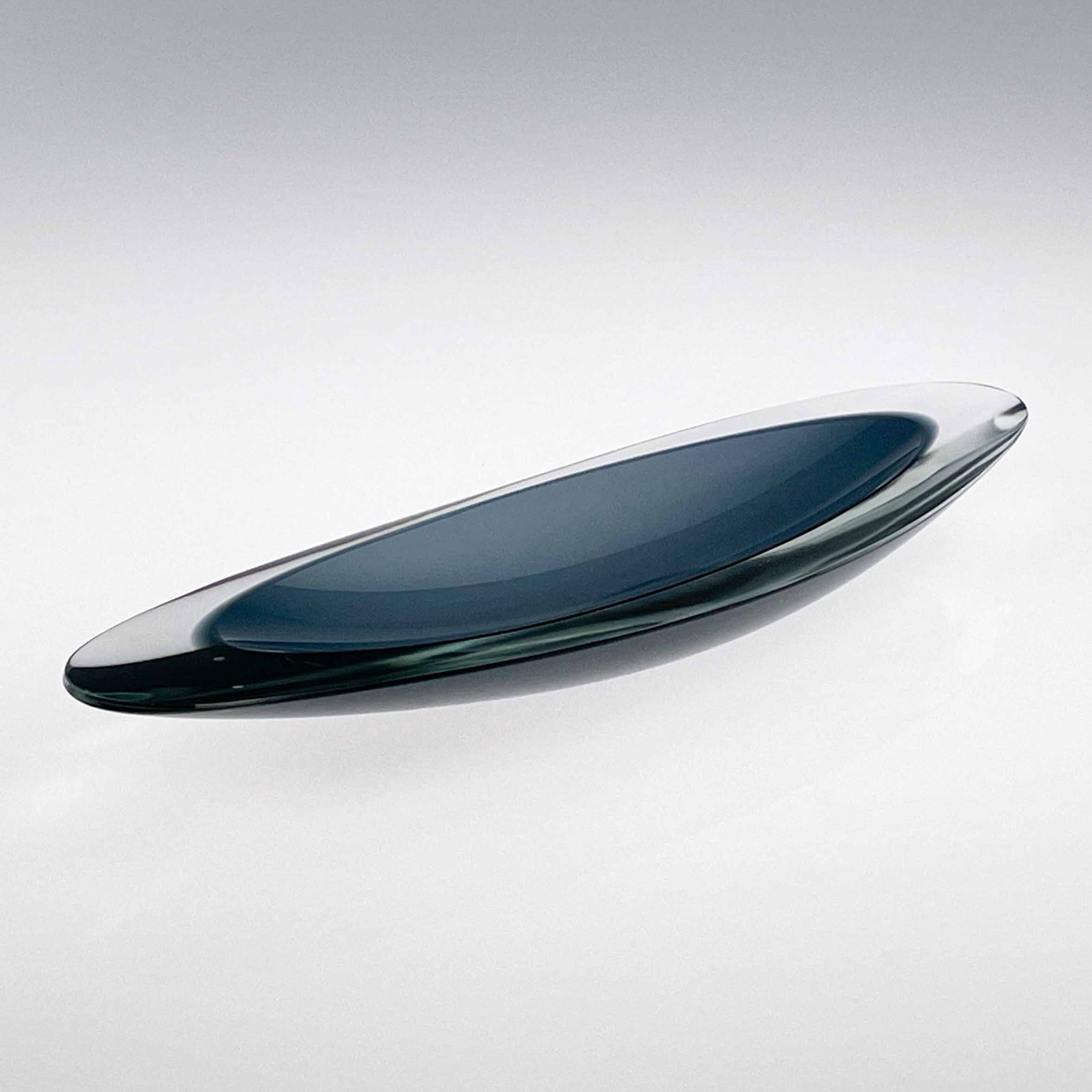 Kaj Franck - A blue and clear glass art-object "Lansetti" (Lancet), model KF219 - Nuutajärvi-Notsjö, Finland 1957Kaj Franck - A blue and clear glass art-object "Lansetti" (Lancet), model KF219 - Nuutajärvi-Notsjö, Finland 1957