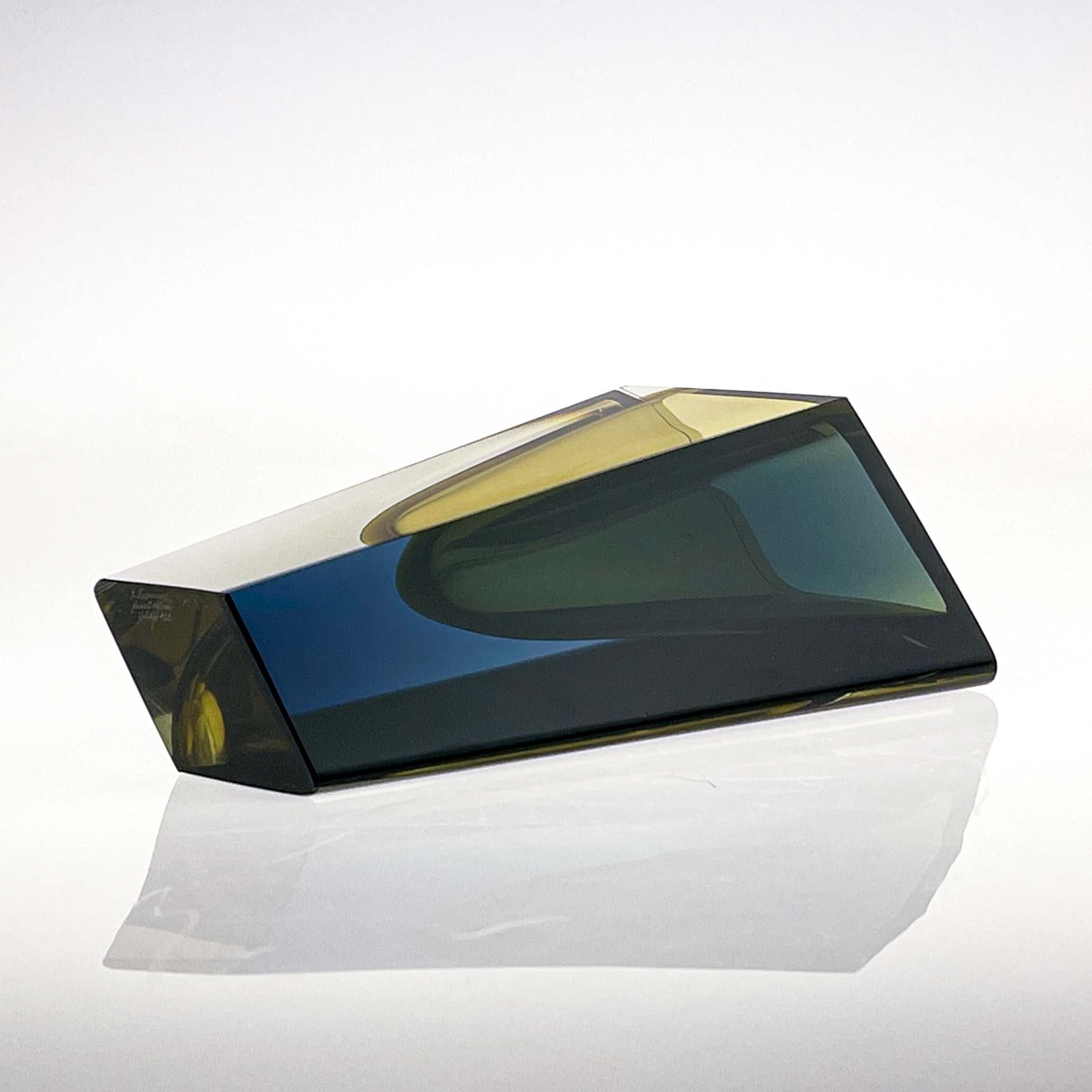 Kaj Franck - A largest size glass Art-object "Prisma", model KF215 in yellow and blue hues - Nuutajärvi-Notsjö Finland, 1962