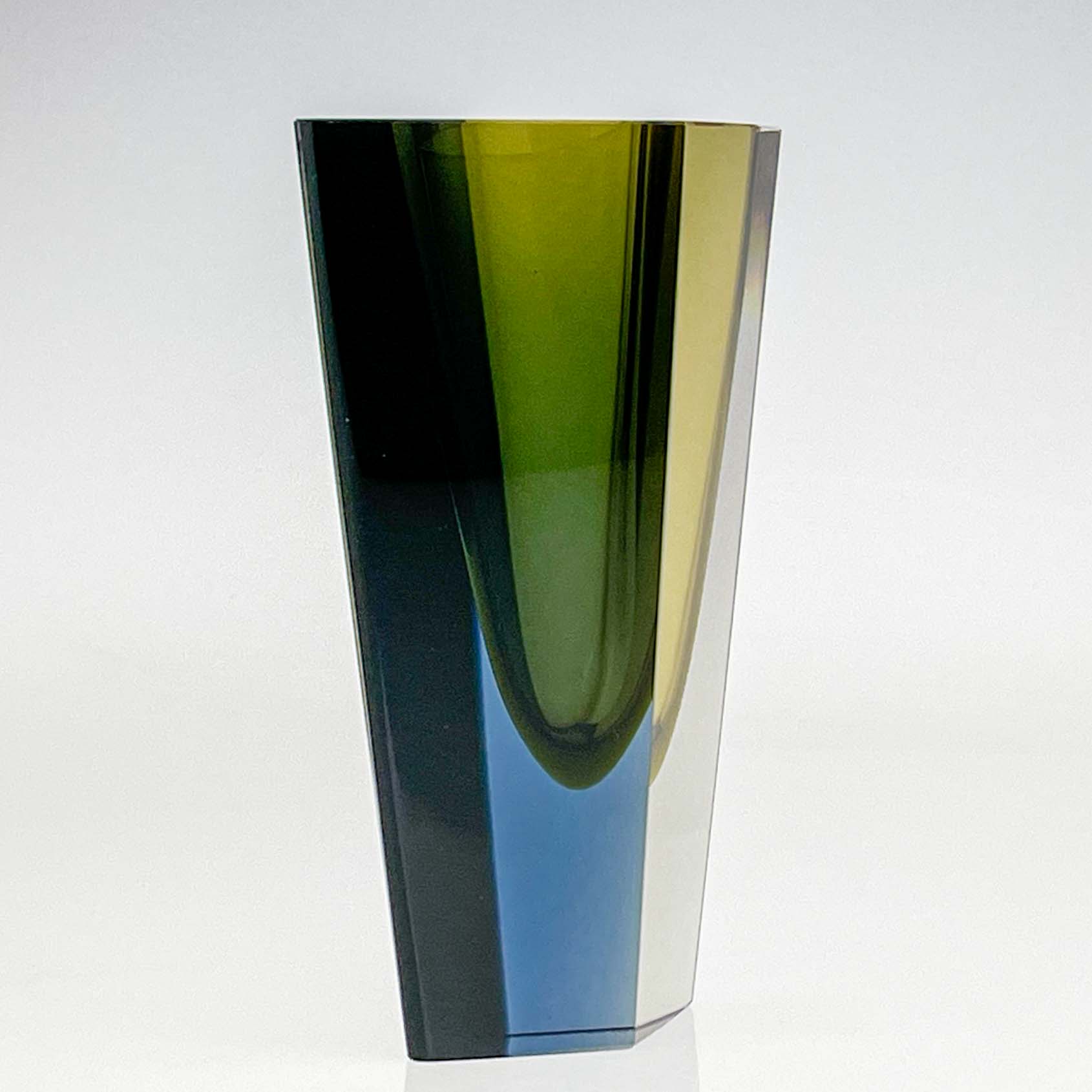 Kaj Franck - A largest size glass Art-object "Prisma", model KF215 in yellow and blue hues - Nuutajärvi-Notsjö Finland, 1962