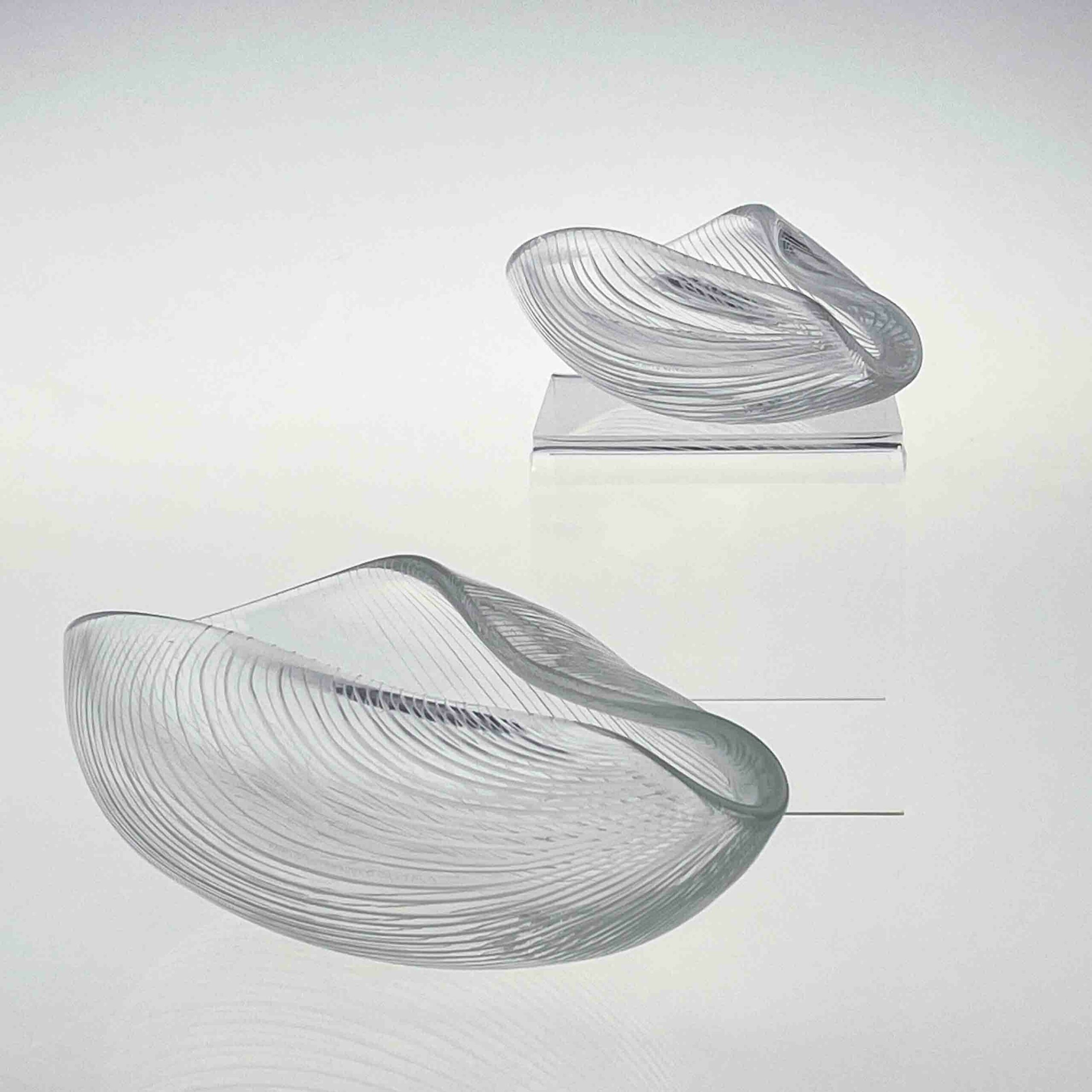 Tapio Wirkkala 3342 Set - Van Kerkhoff Art (2 van 9) Tapio Wirkkala - Complete set of both sizes crystal Art-Object, model 3342 - Iittala, Finland circa 1955