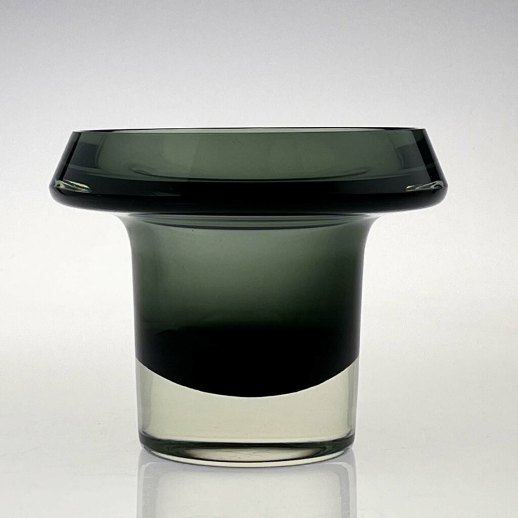 Kaj Franck - Scandinavian Modern green glass Art-object, Model KF260 - Nuutajärvi-Notsjö, Finland circa 1965