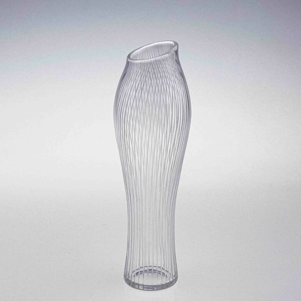 Tapio Wirkkala - Scandinavian Modern, line cut crystal Art-object "Foal's Foot", model 3215 - Iittala Finland circa 1955