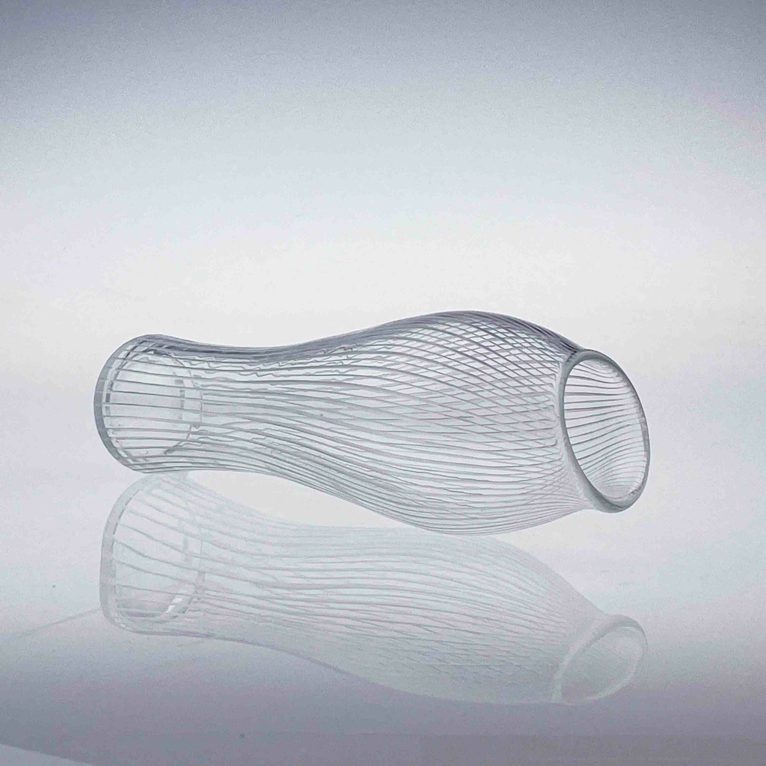 Tapio Wirkkala Foals Foot 3215 Large - Van Kerkhoff Art (31 van 36) Tapio Wirkkala - Scandinavian Modern, line cut crystal Art-object "Foal's Foot", model 3215 - Iittala Finland circa 1955