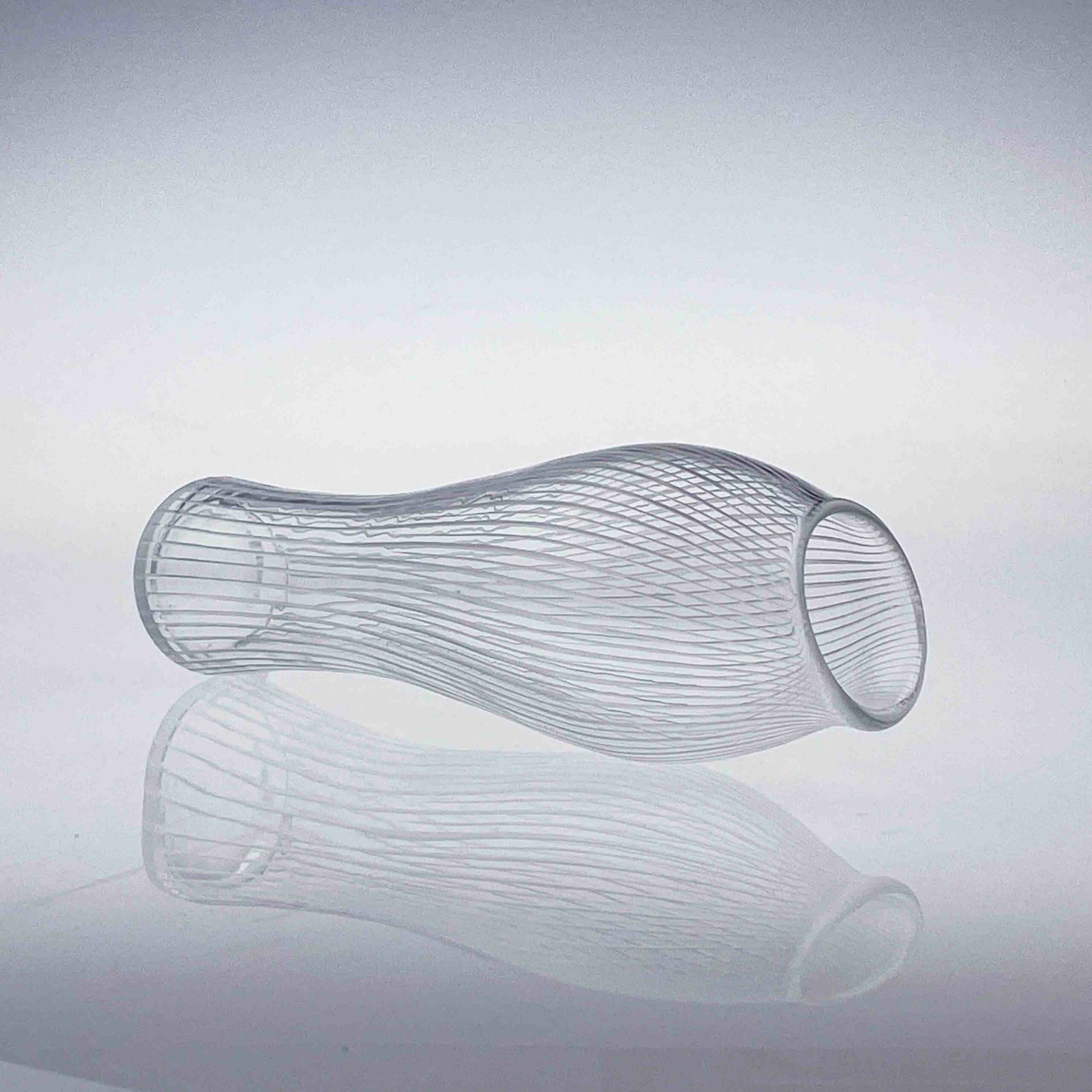 Tapio Wirkkala - Scandinavian Modern, line cut crystal Art-object "Foal's Foot", model 3215 - Iittala Finland circa 1955