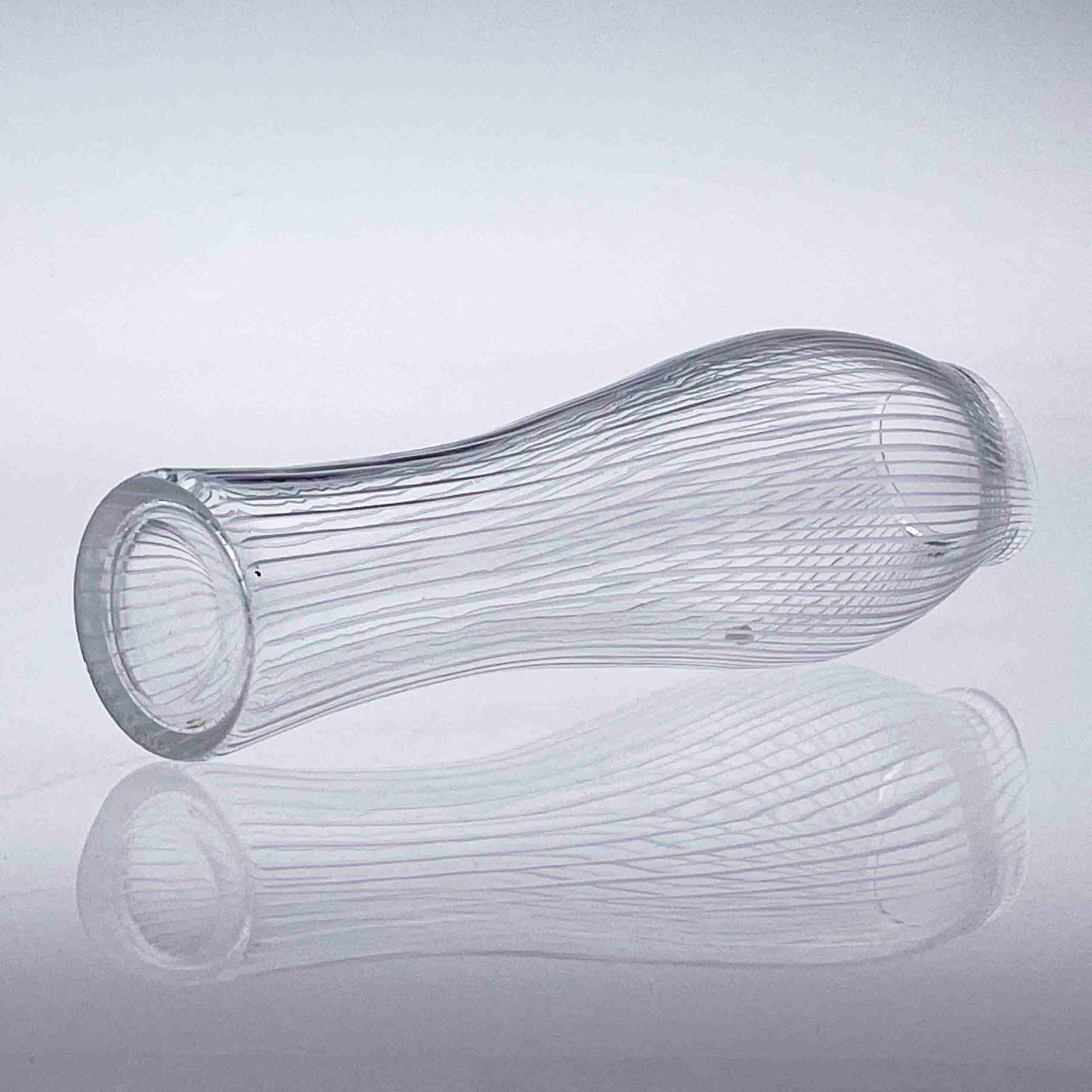 Tapio Wirkkala Foals Foot 3215 Large - Van Kerkhoff Art (33 van 36) Tapio Wirkkala - Scandinavian Modern, line cut crystal Art-object "Foal's Foot", model 3215 - Iittala Finland circa 1955