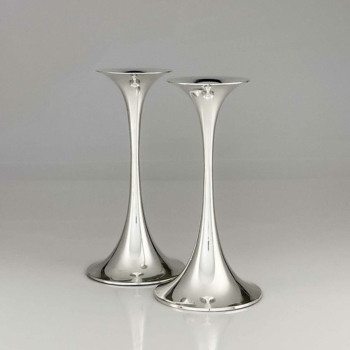 Tapio Wirkkala – A pair of Scandinavian Modern silver “Trumpetti” candlesticks, model TW 284 – Kultakeskus, Finland 1970’s