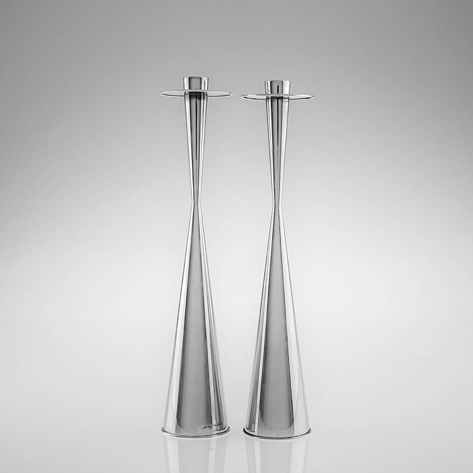 Tapio Wirkkala - A pair of Scandinavian Modern silver candlesticks, model TW 189 - Kultakeskus, Finland 1964 & 1965